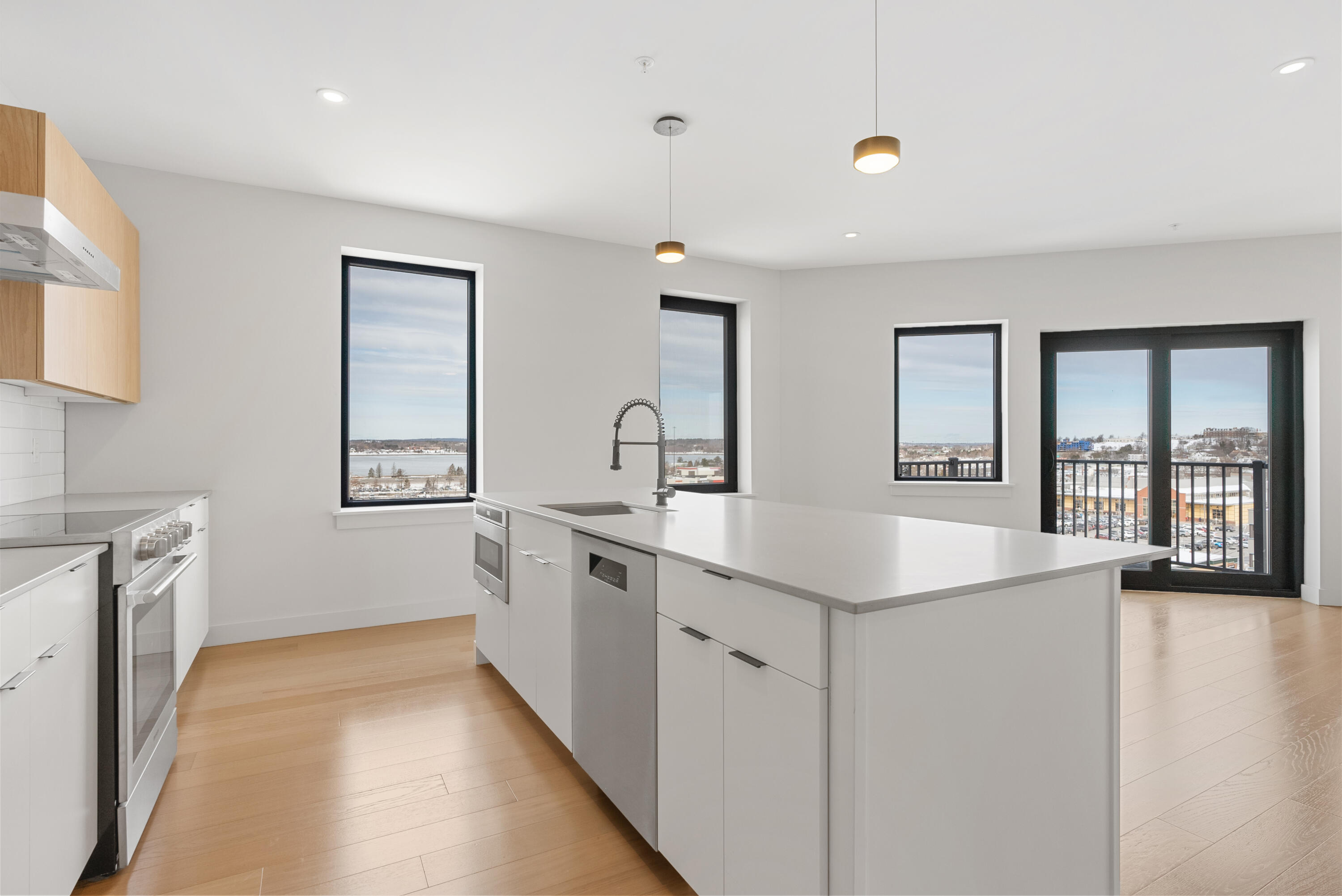 75 Chestnut Street, 706