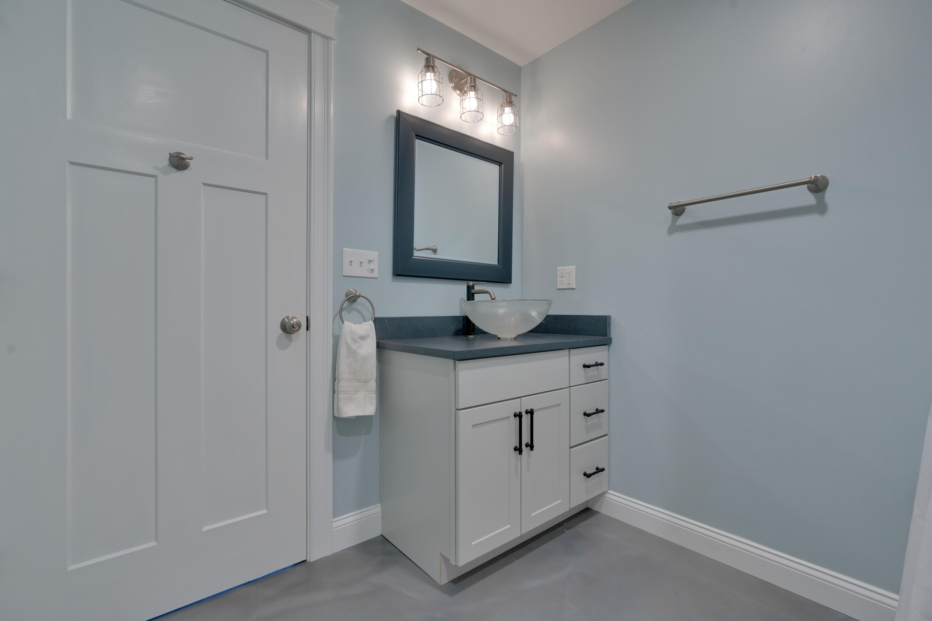 25 Callaway Drive, 25B