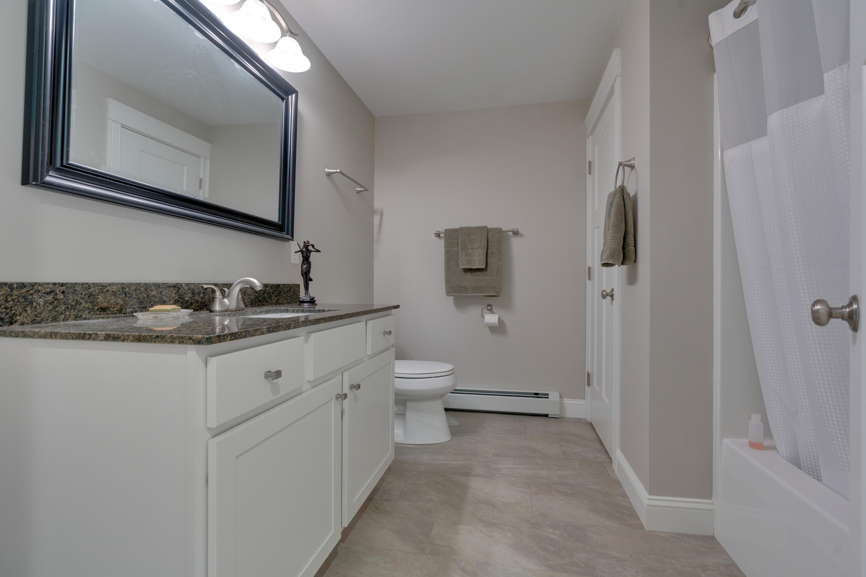 25 Callaway Drive, 25B