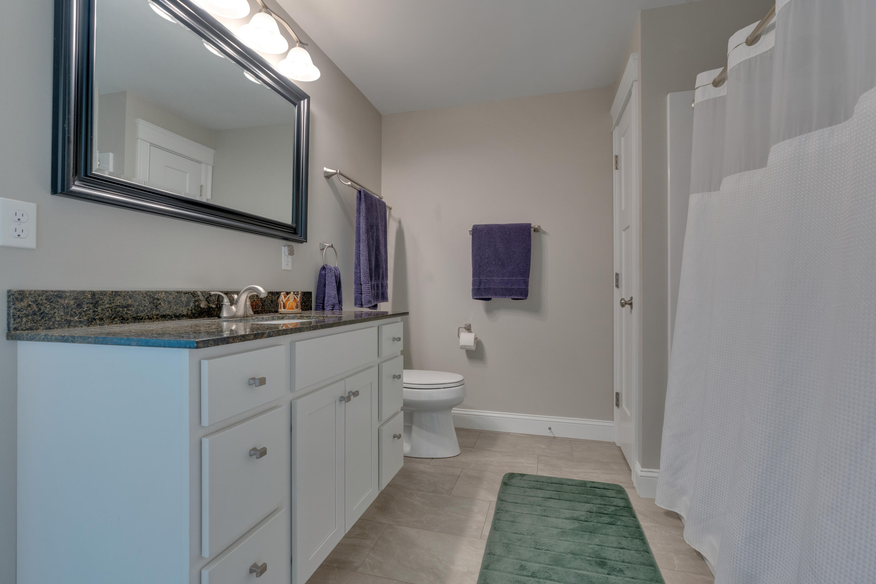 25 Callaway Drive, 25B