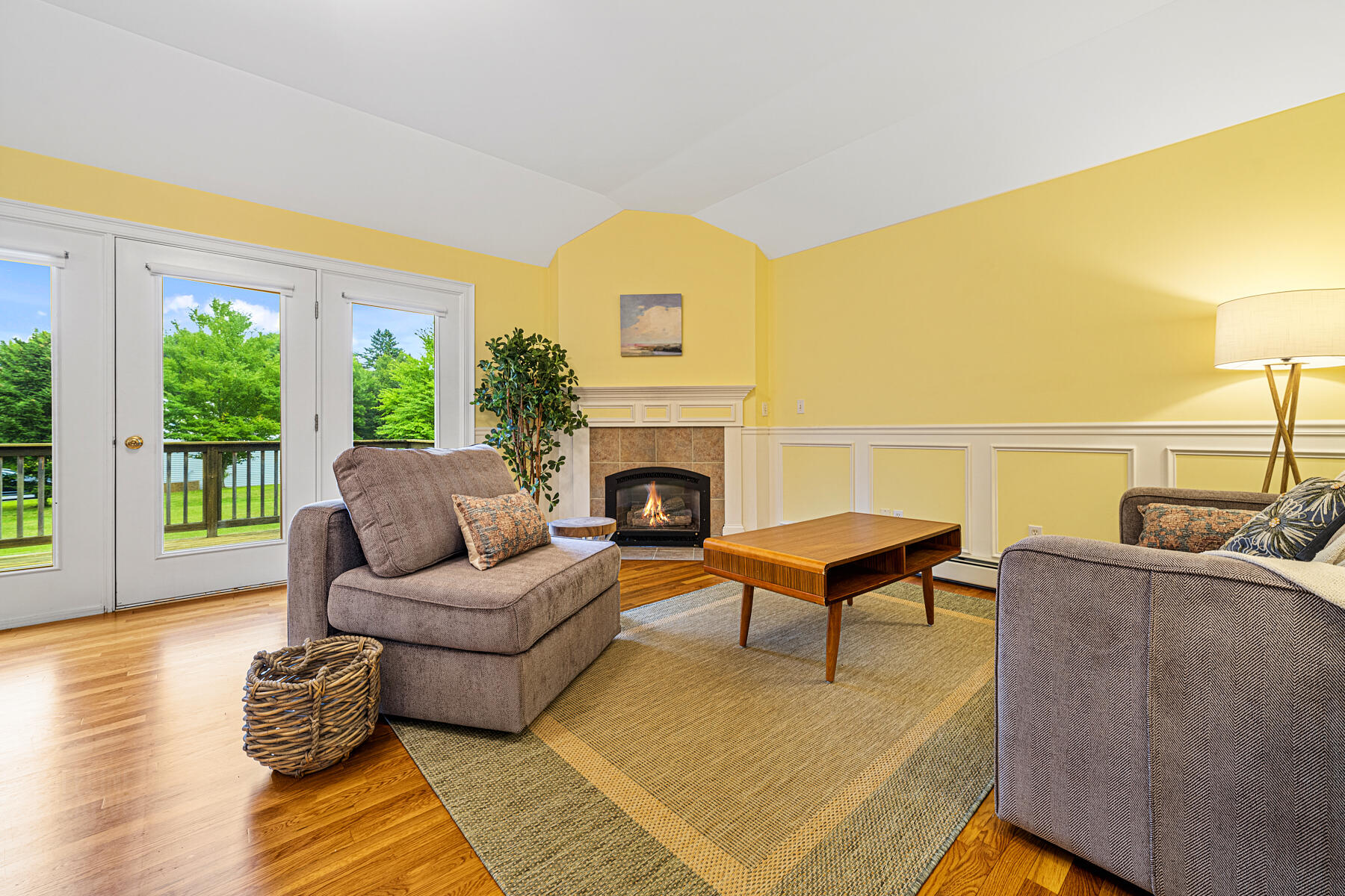 60 Lone Pine Lane, 60