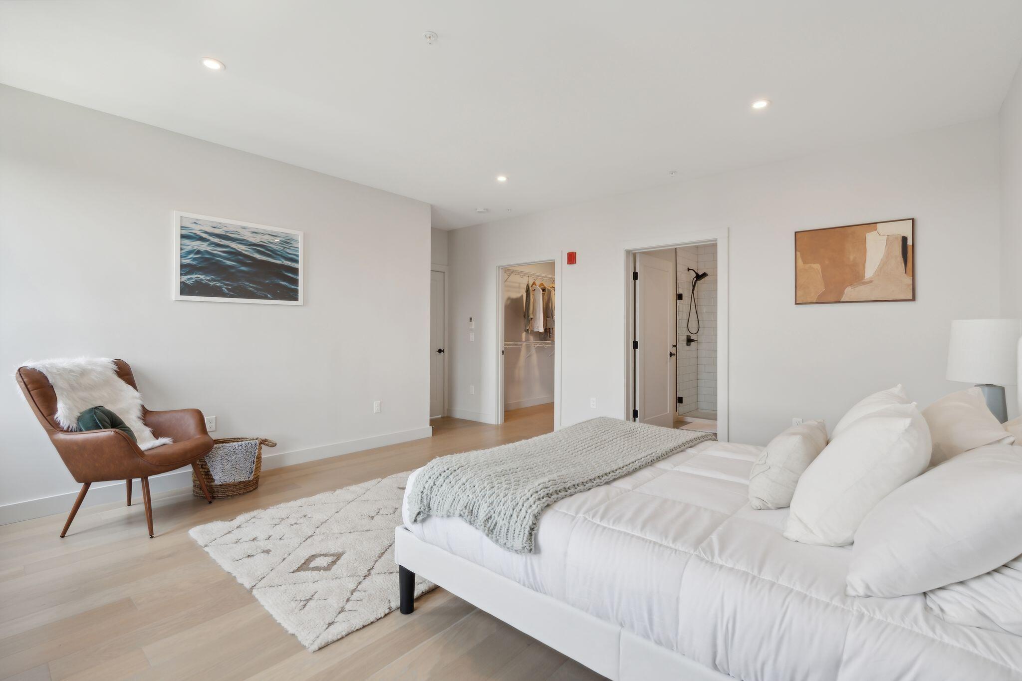 75 Chestnut Street, 703