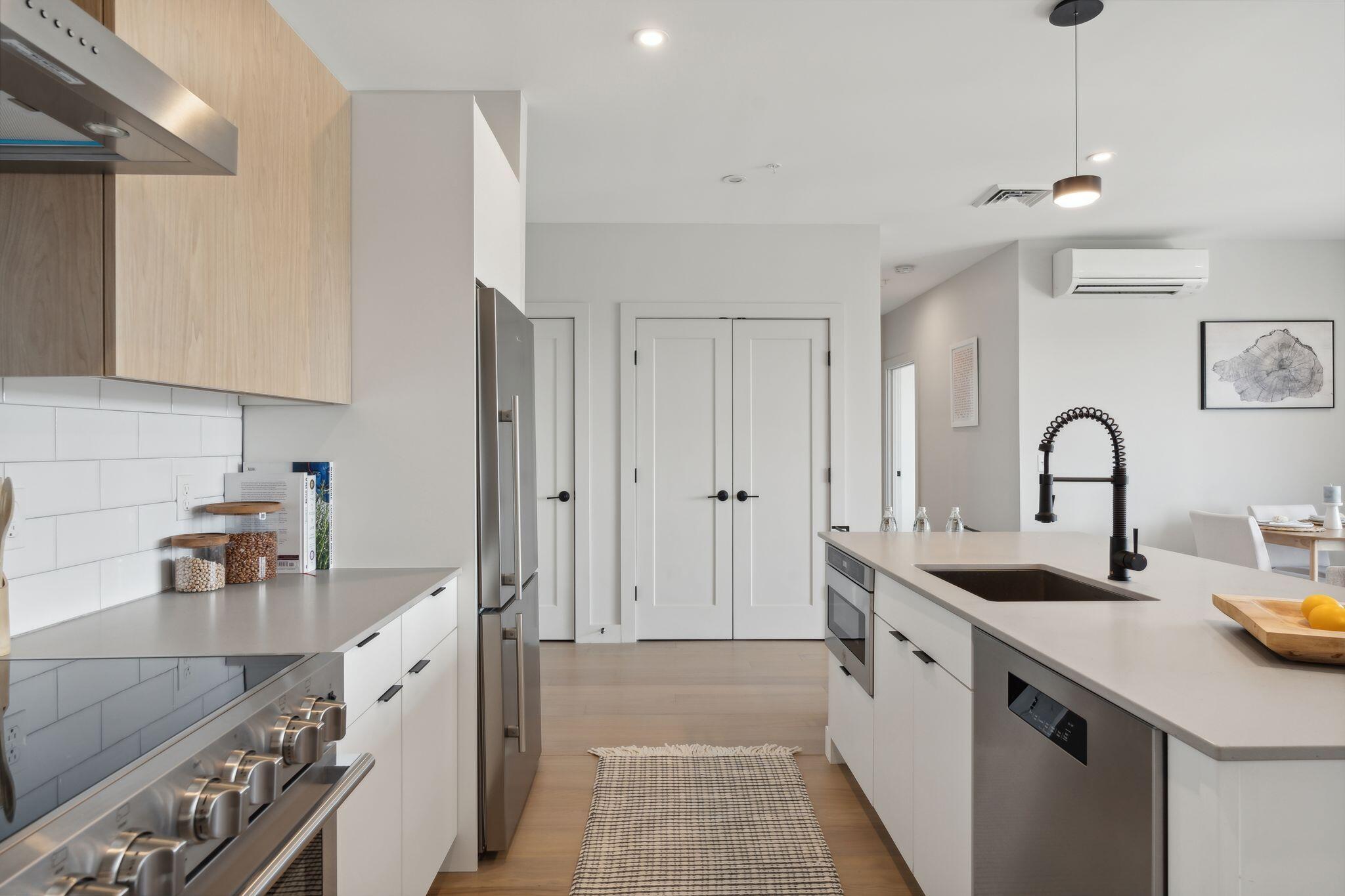 75 Chestnut Street, 703