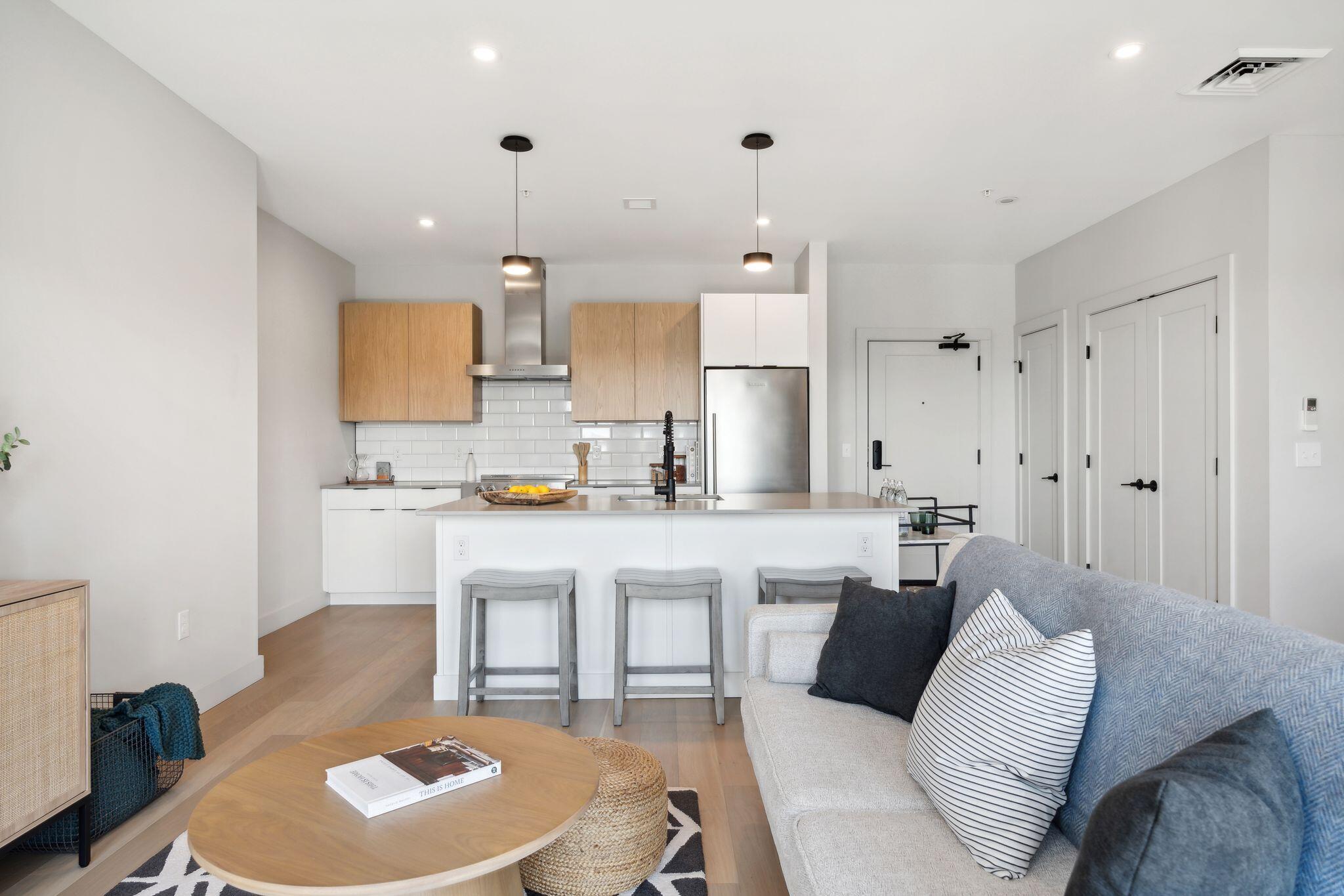 75 Chestnut Street, 703