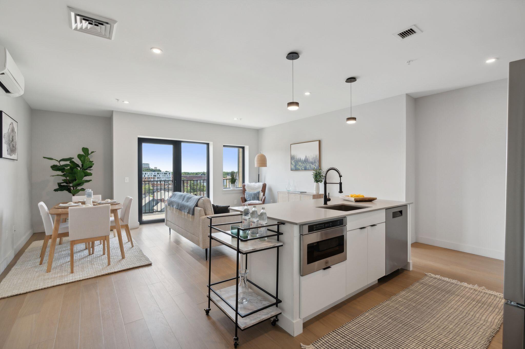 75 Chestnut Street, 703