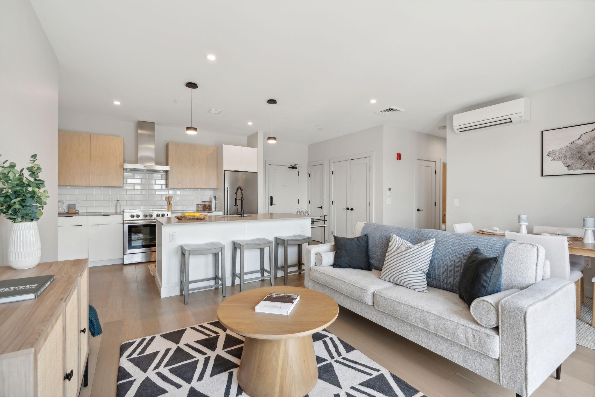 75 Chestnut Street, 703