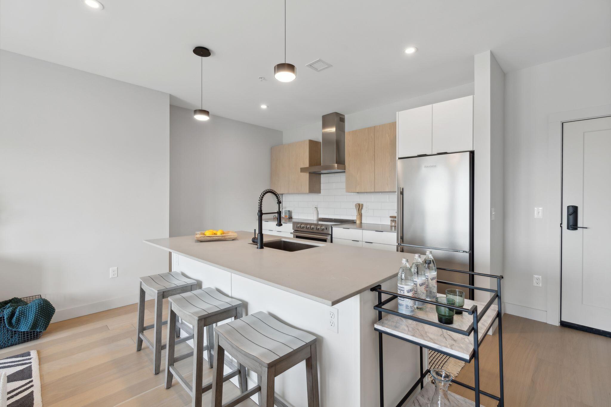 75 Chestnut Street, 703
