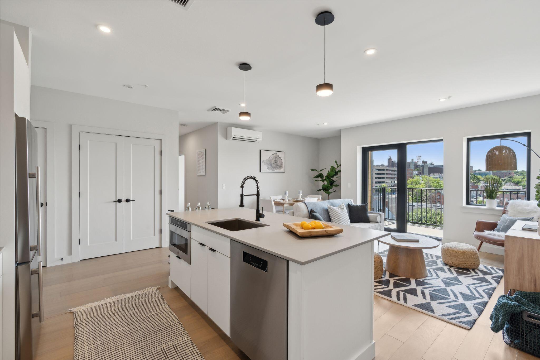 75 Chestnut Street, 703
