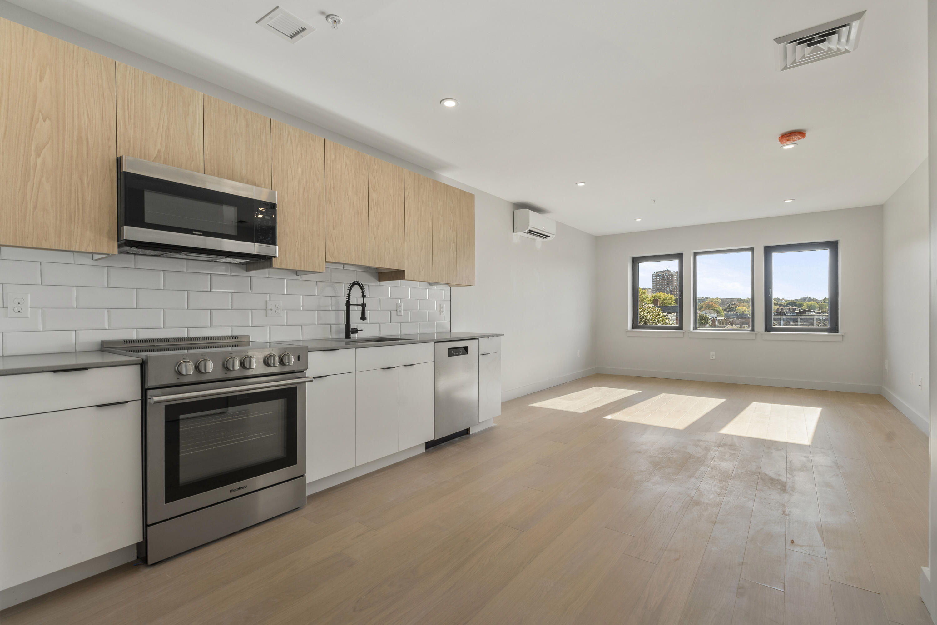 75 Chestnut Street, 504