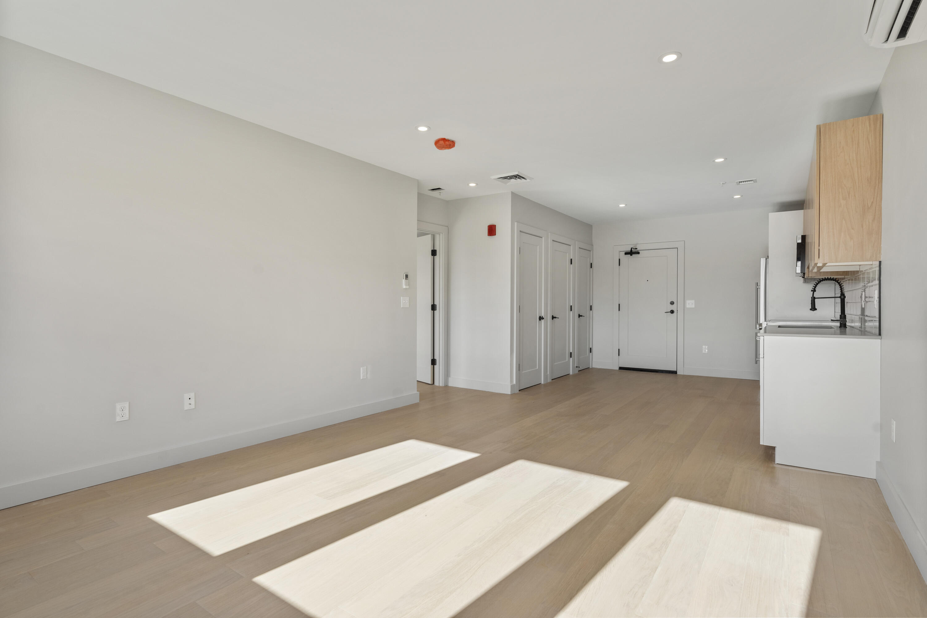 75 Chestnut Street, 504