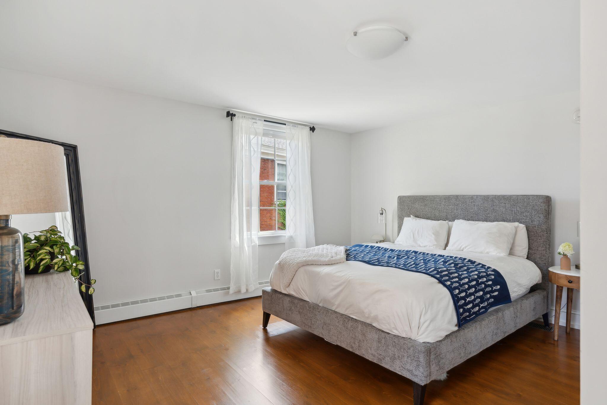 32 Pleasant Street, 2