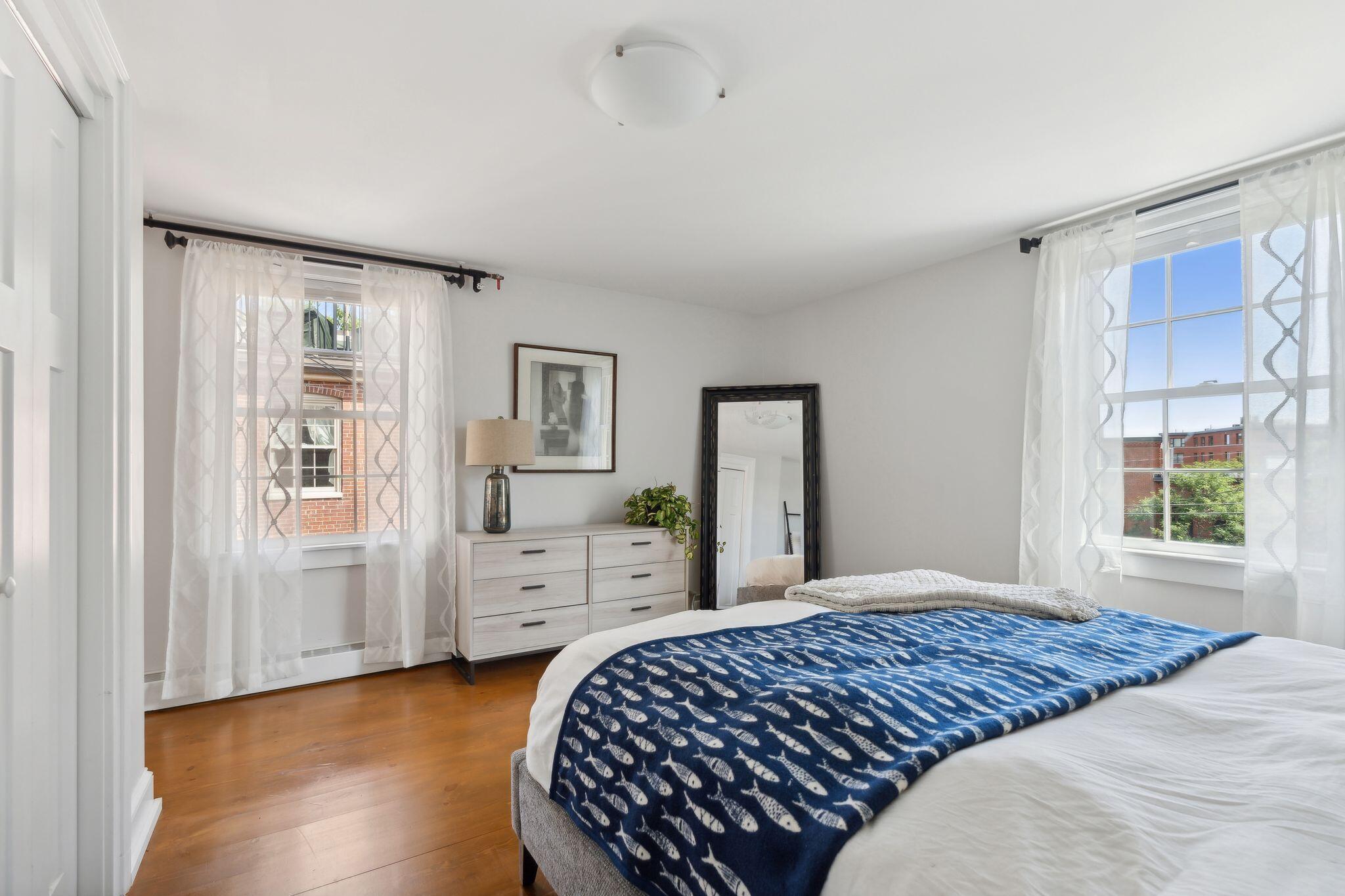 32 Pleasant Street, 2