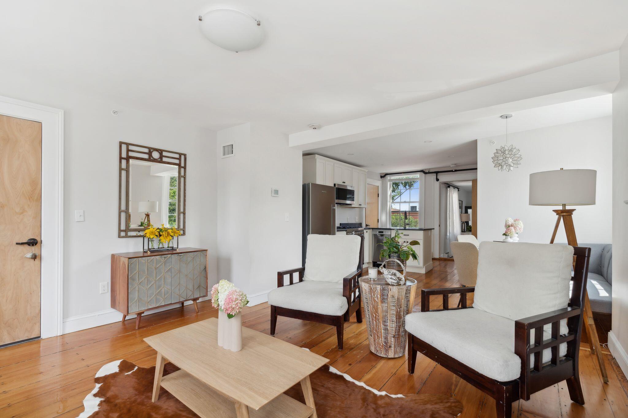32 Pleasant Street, 2
