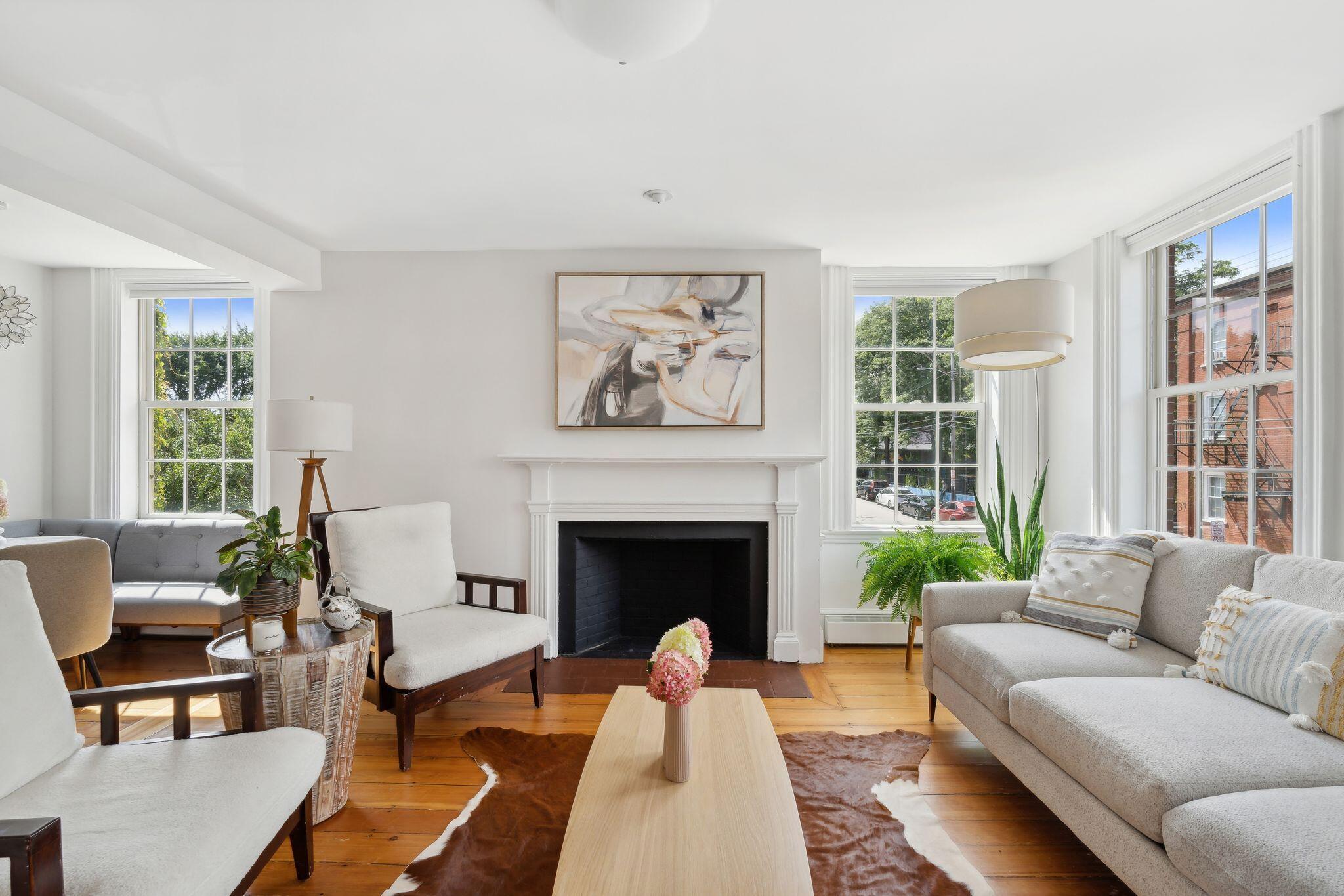 32 Pleasant Street, 2