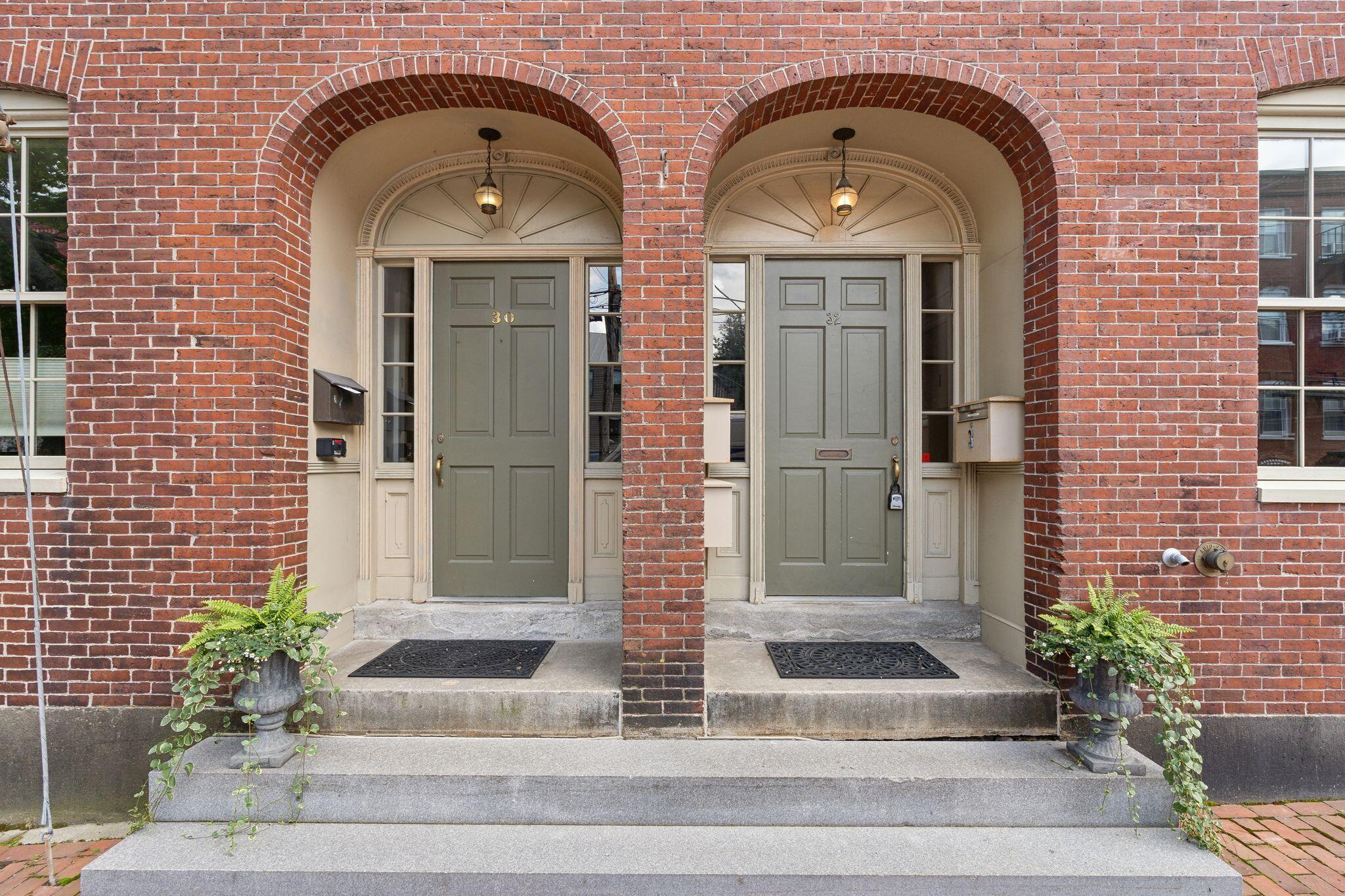 32 Pleasant Street, 2