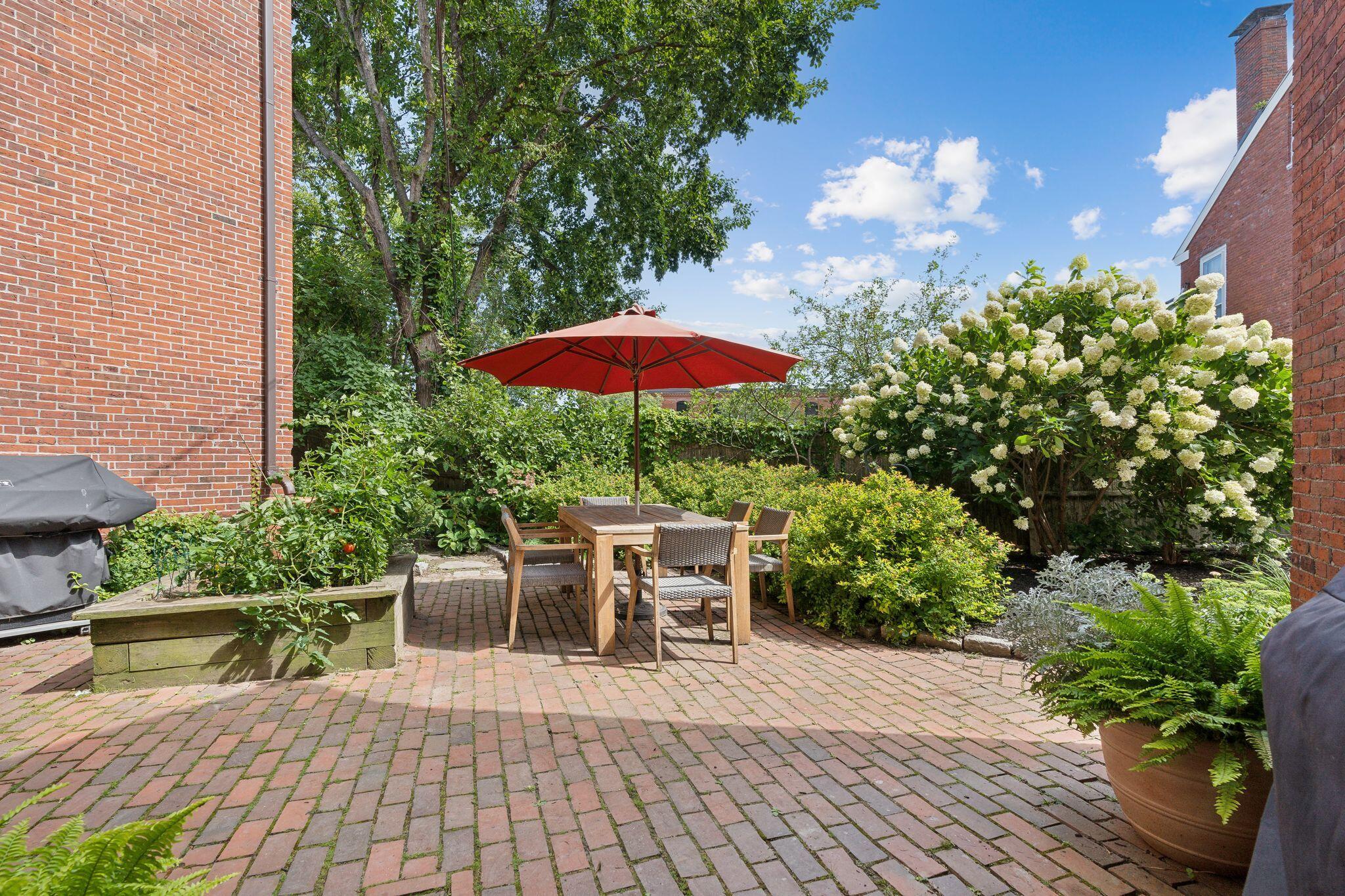 32 Pleasant Street, 2