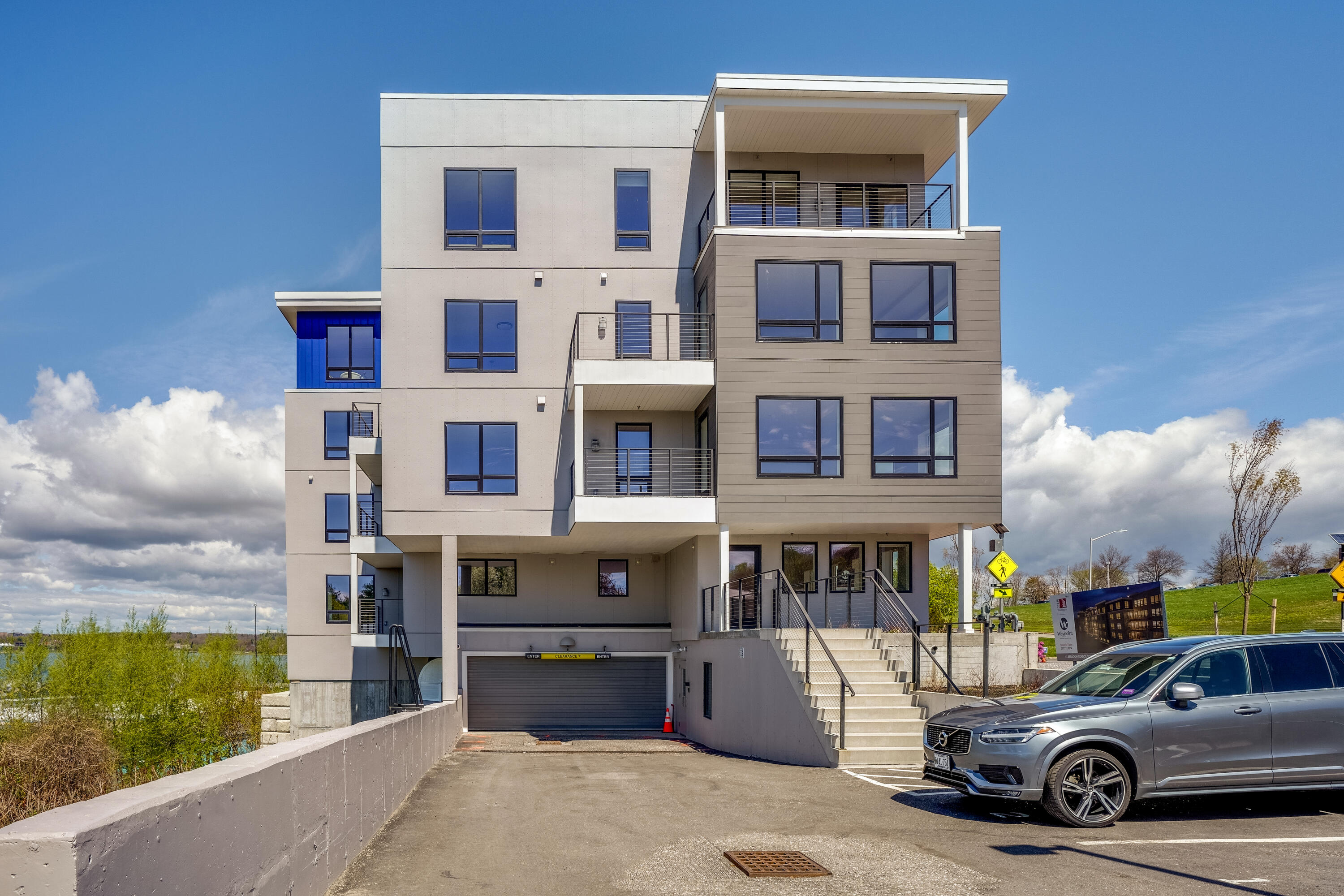 218 Washington Avenue, 204