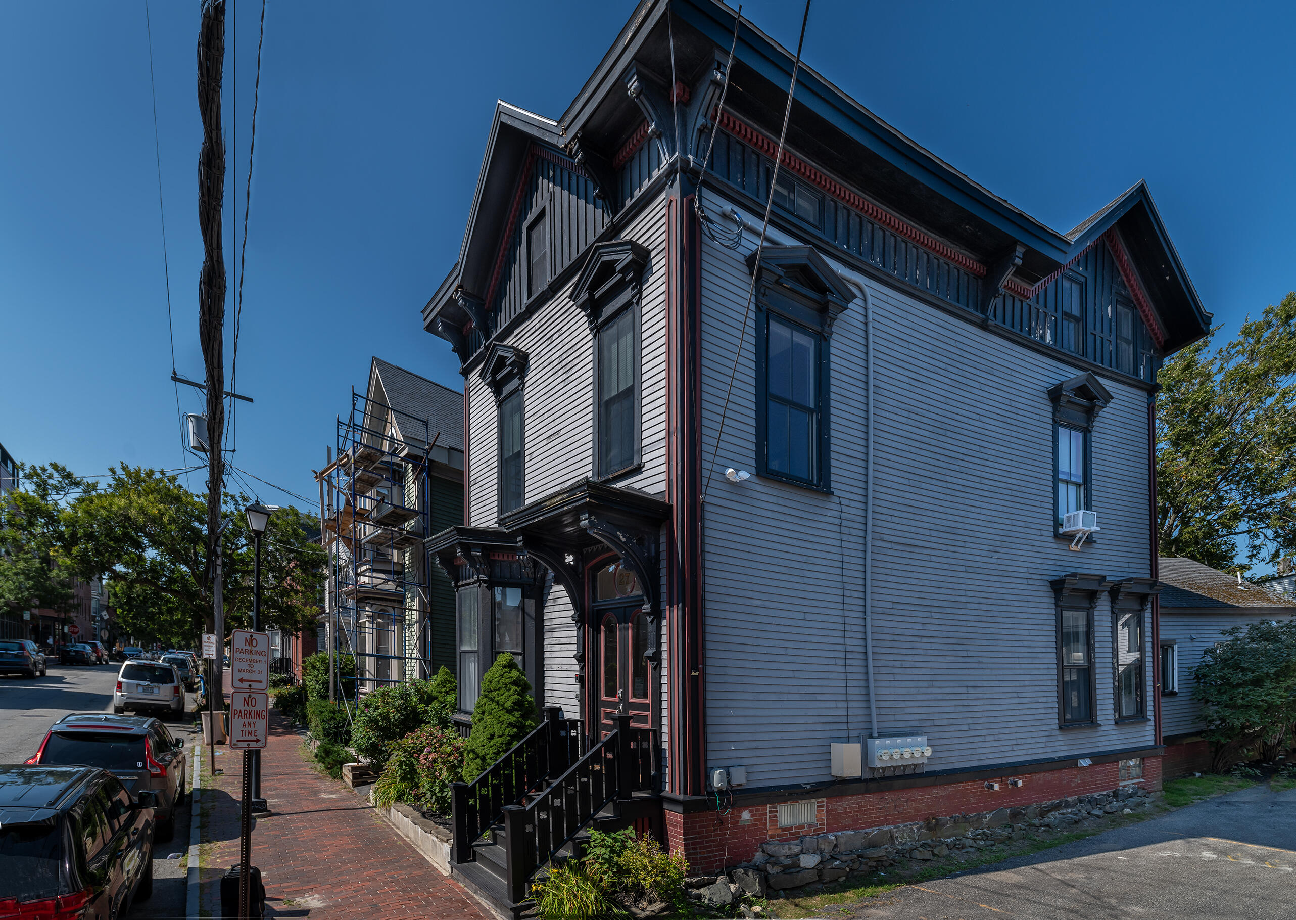 27 Pine Street, 9