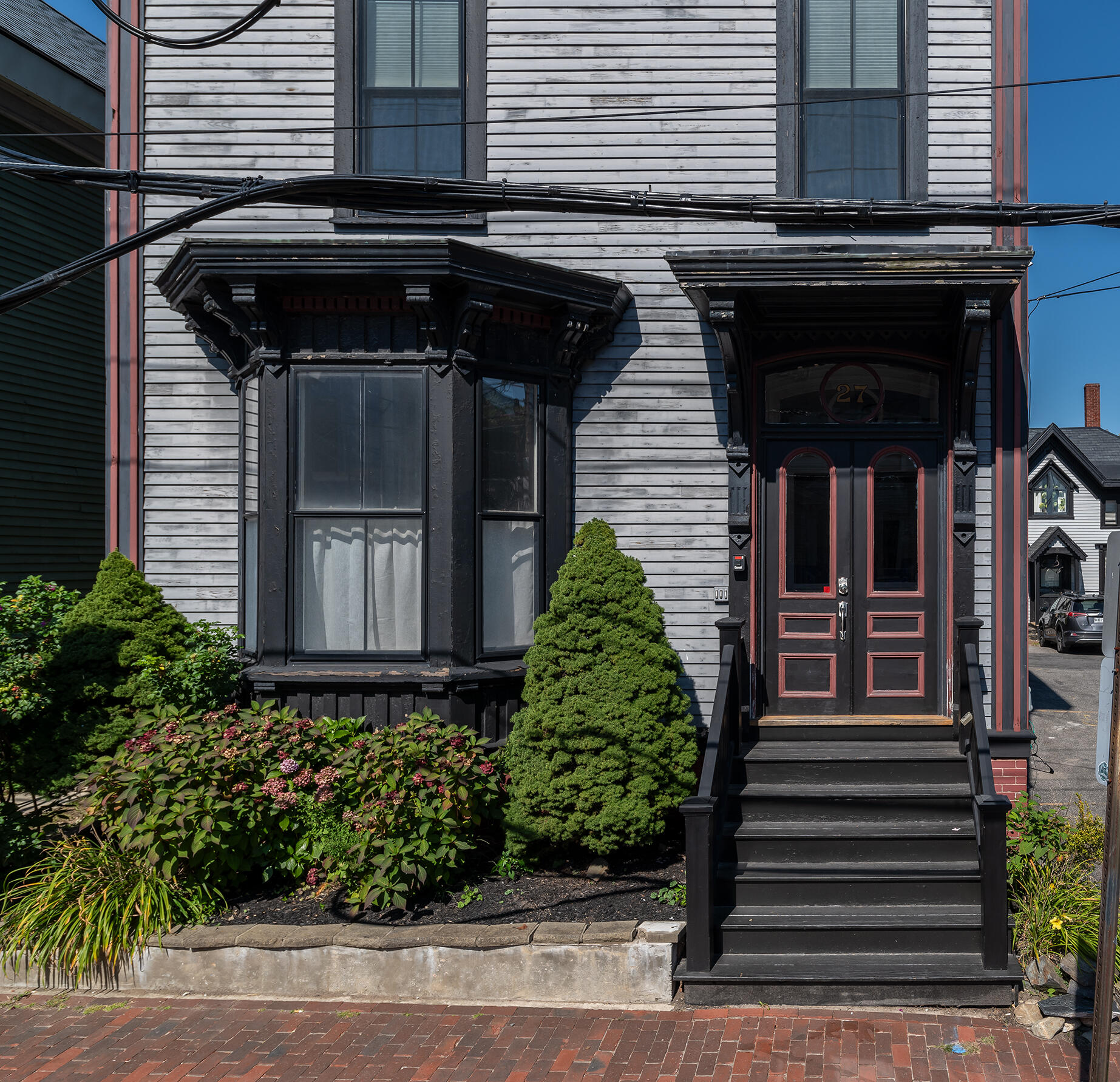 27 Pine Street, 9