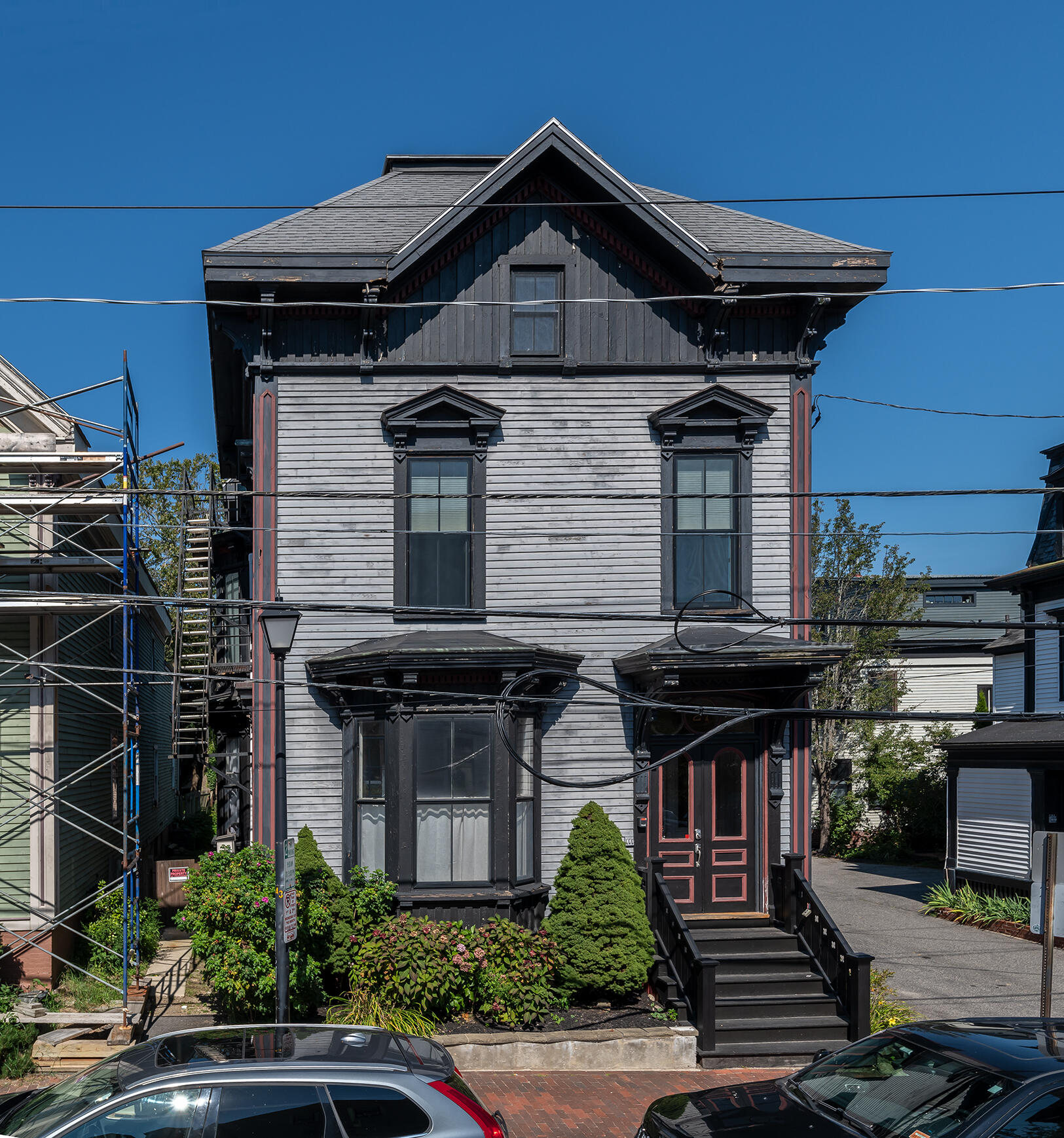 27 Pine Street, 9