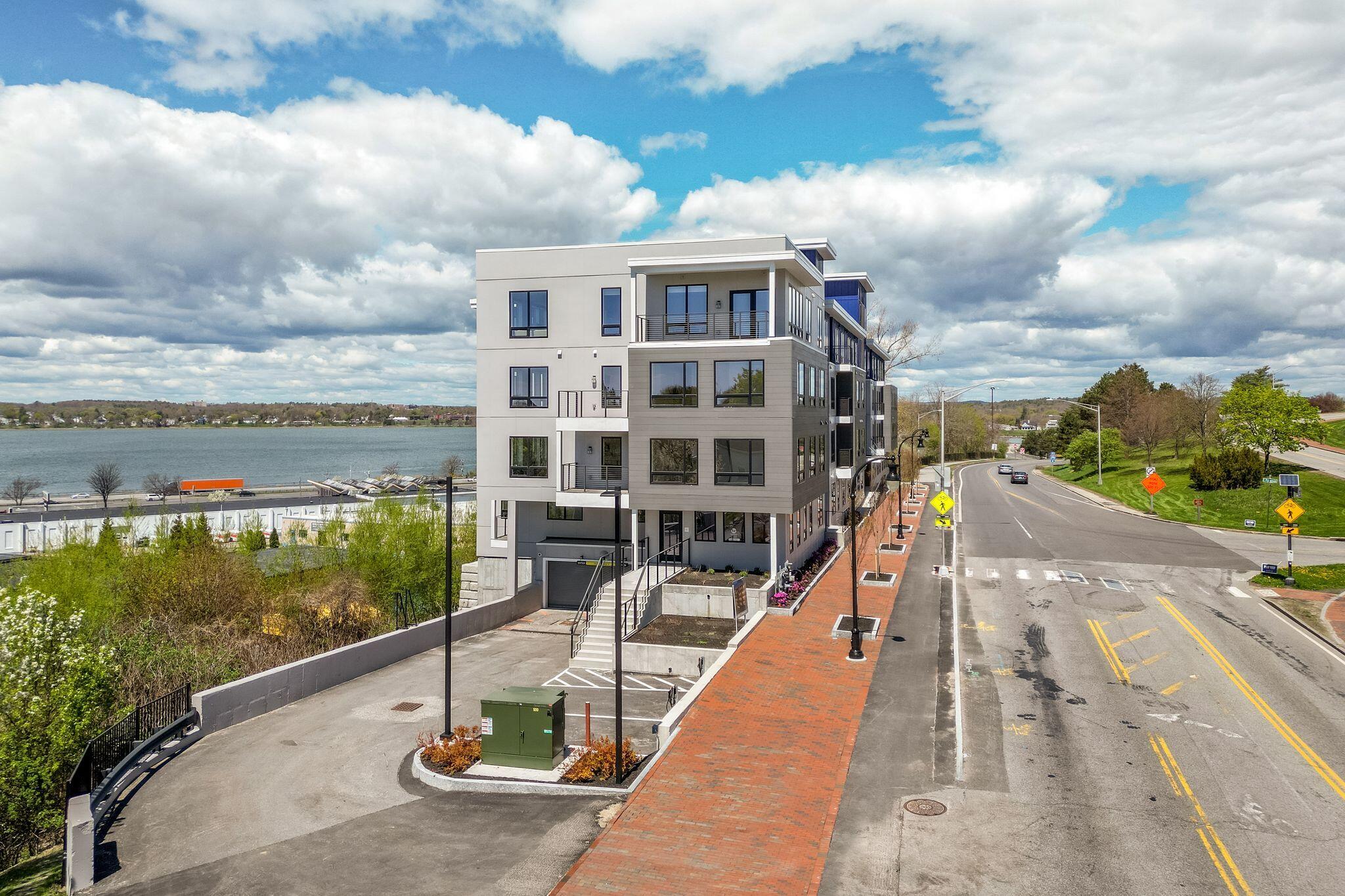 218 Washington Avenue, 403