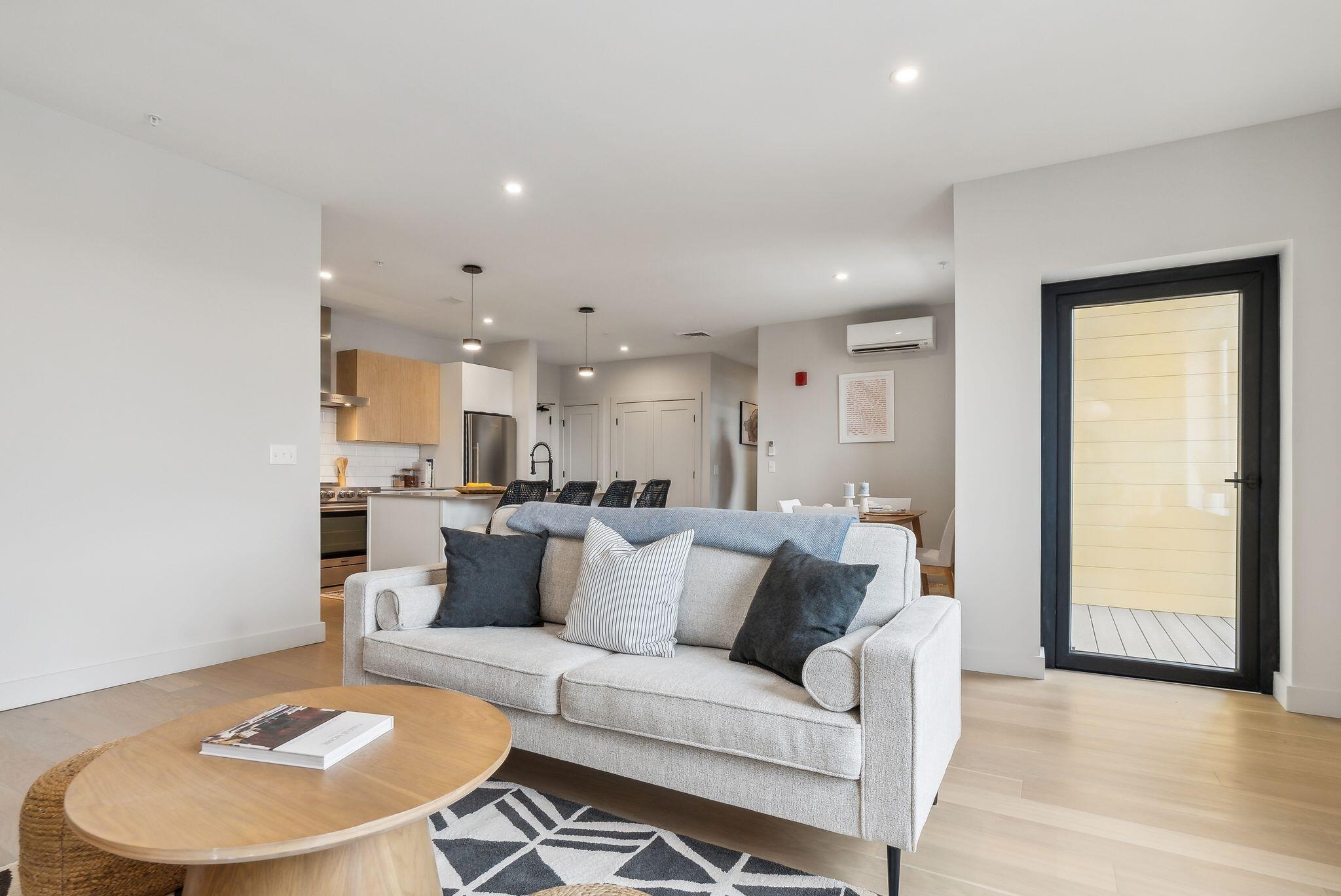 75 Chestnut Street, 707
