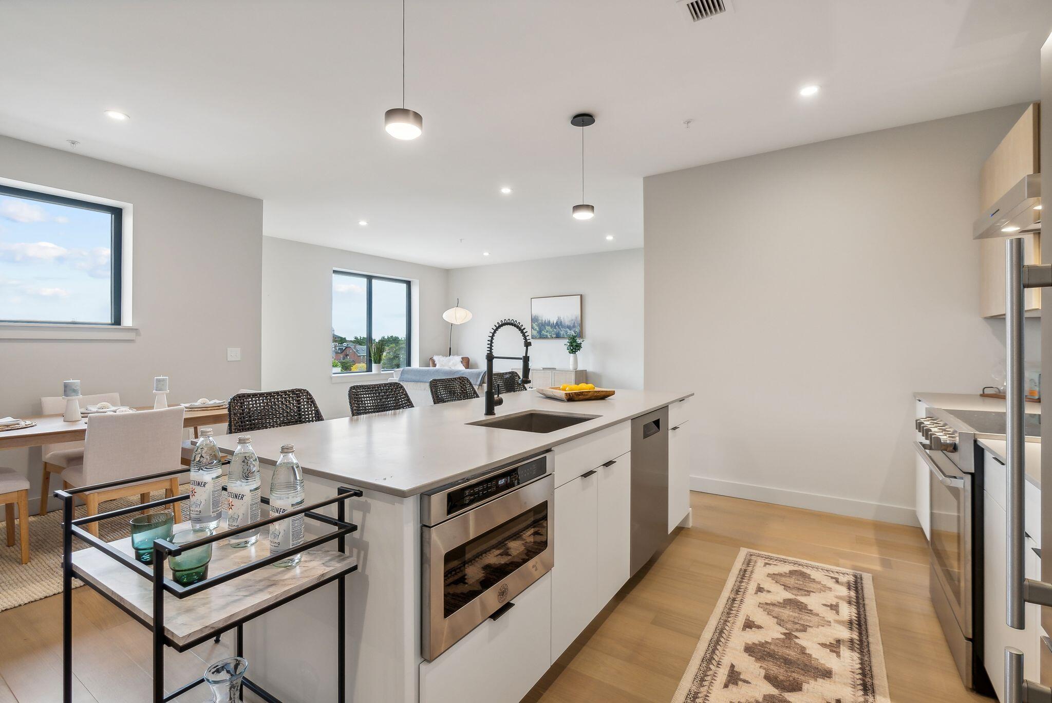 75 Chestnut Street, 707