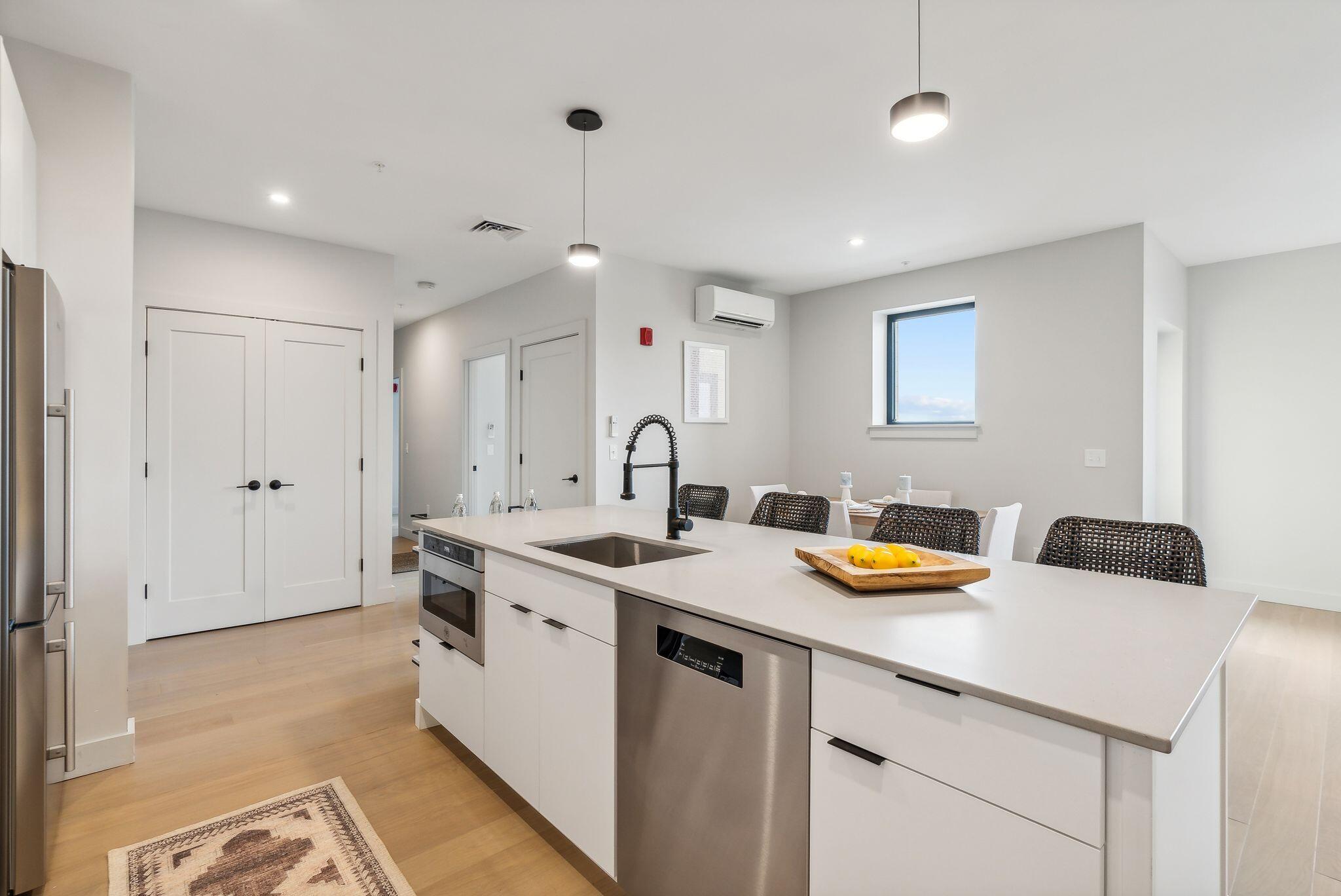 75 Chestnut Street, 707
