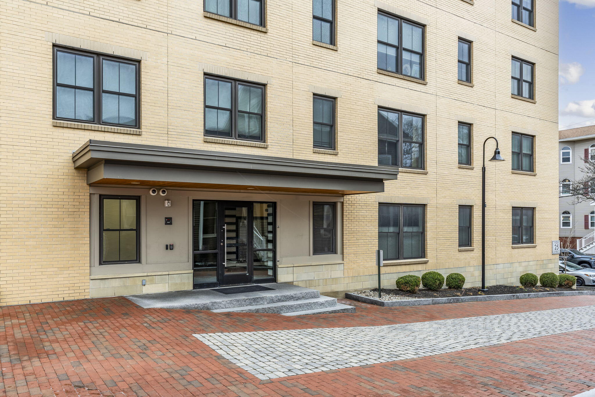 25 High Street, 315