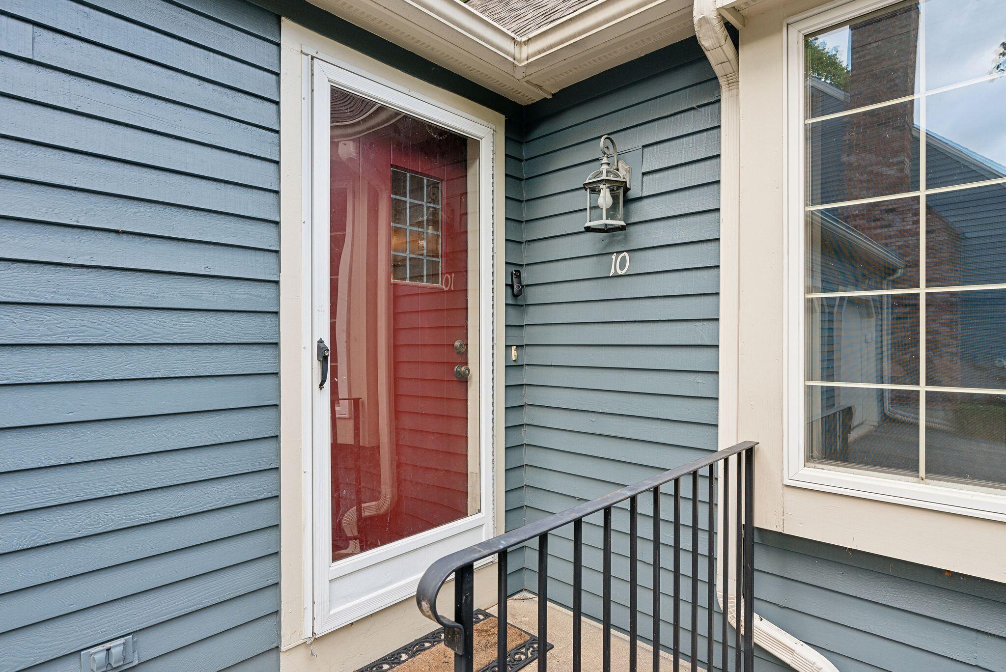 10 Azalea Lane, 10