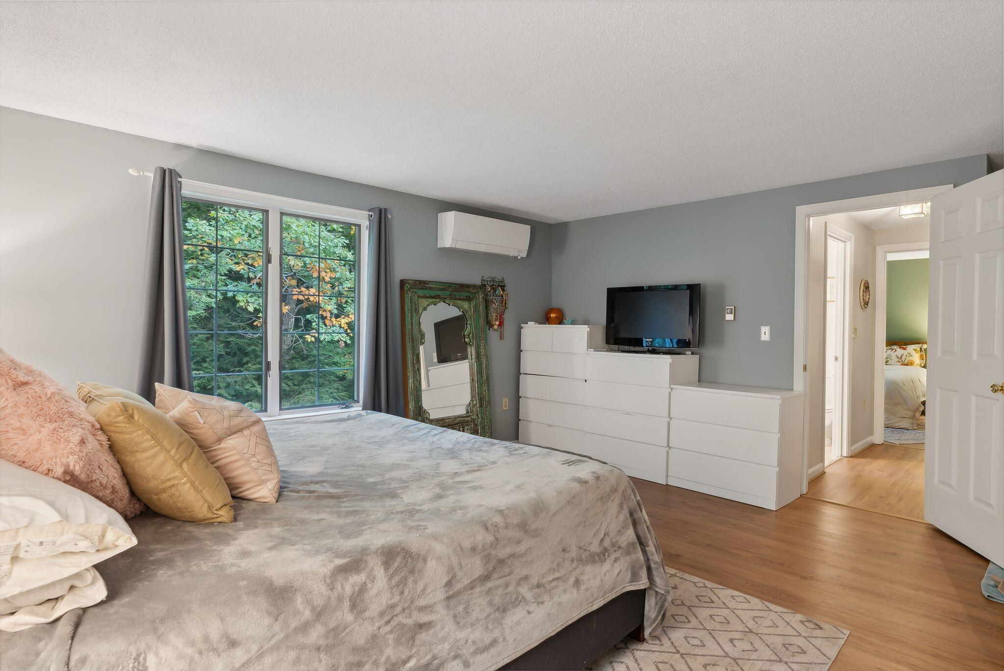 10 Azalea Lane, 10