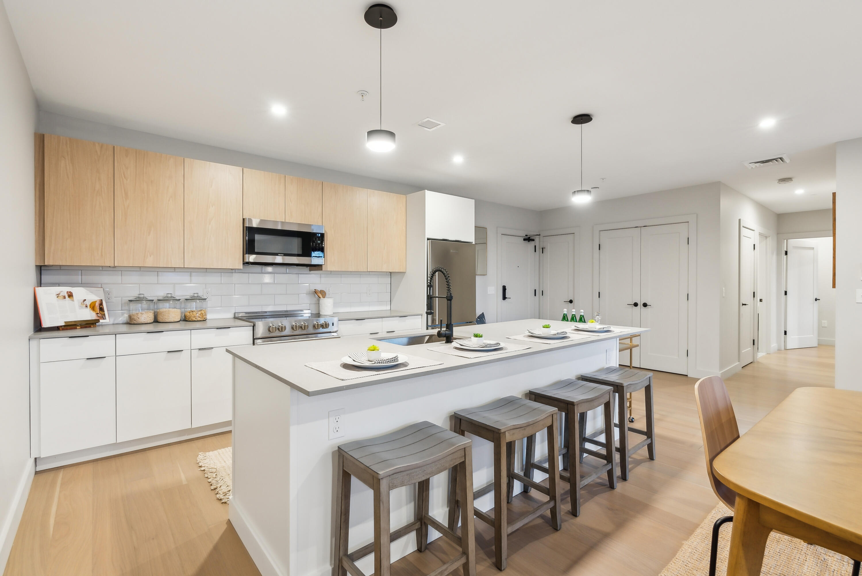 75 Chestnut Street, 603