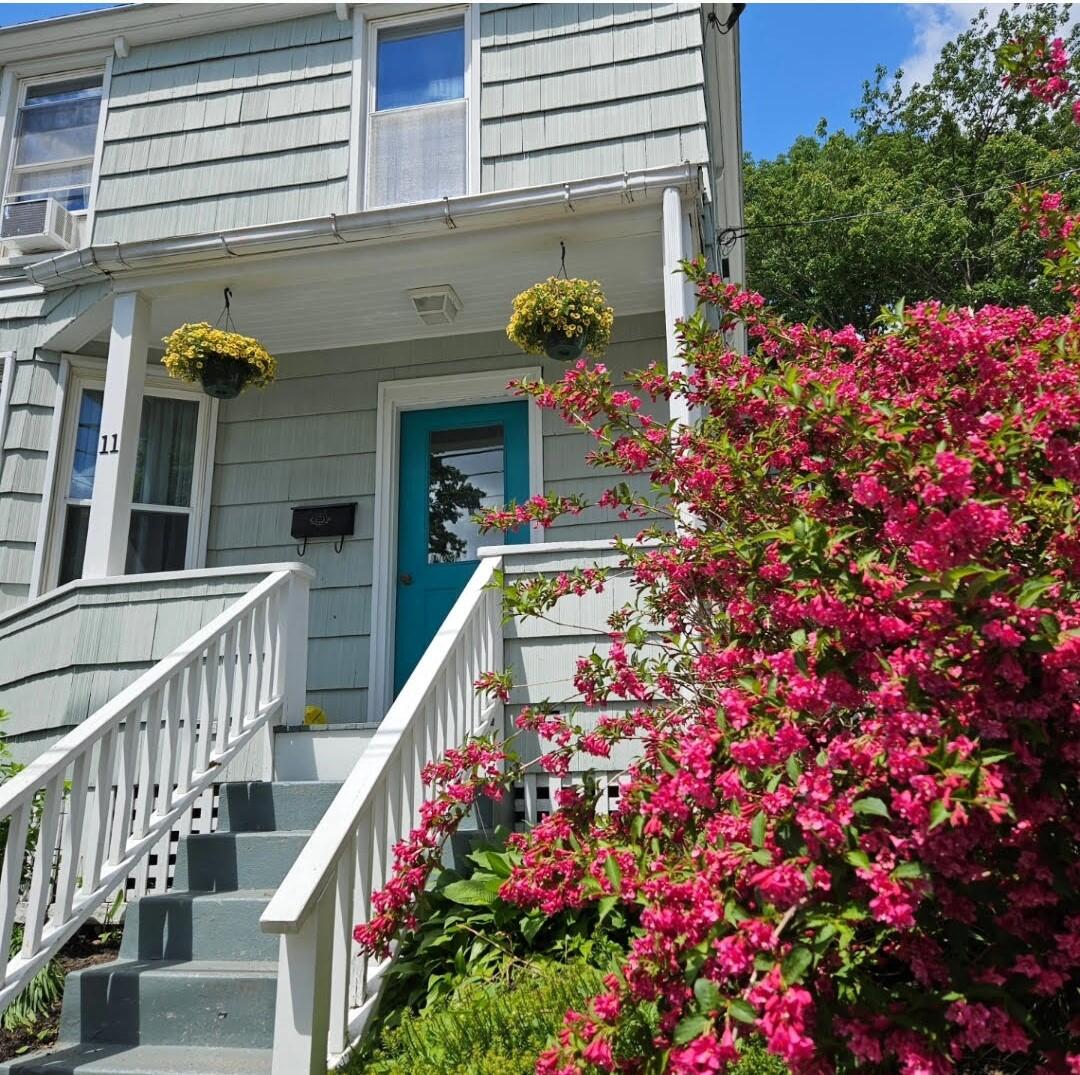11 Grandview Avenue