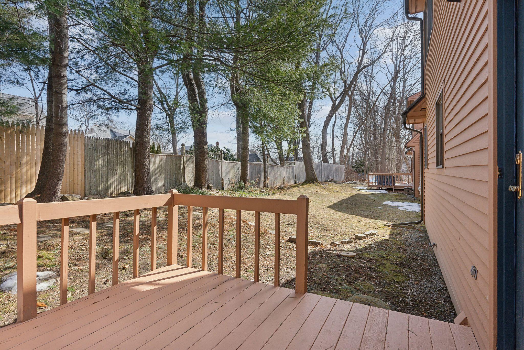 18 Coachlight Lane, 18