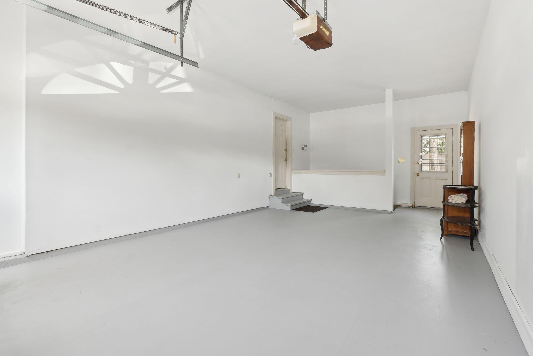 18 Coachlight Lane, 18