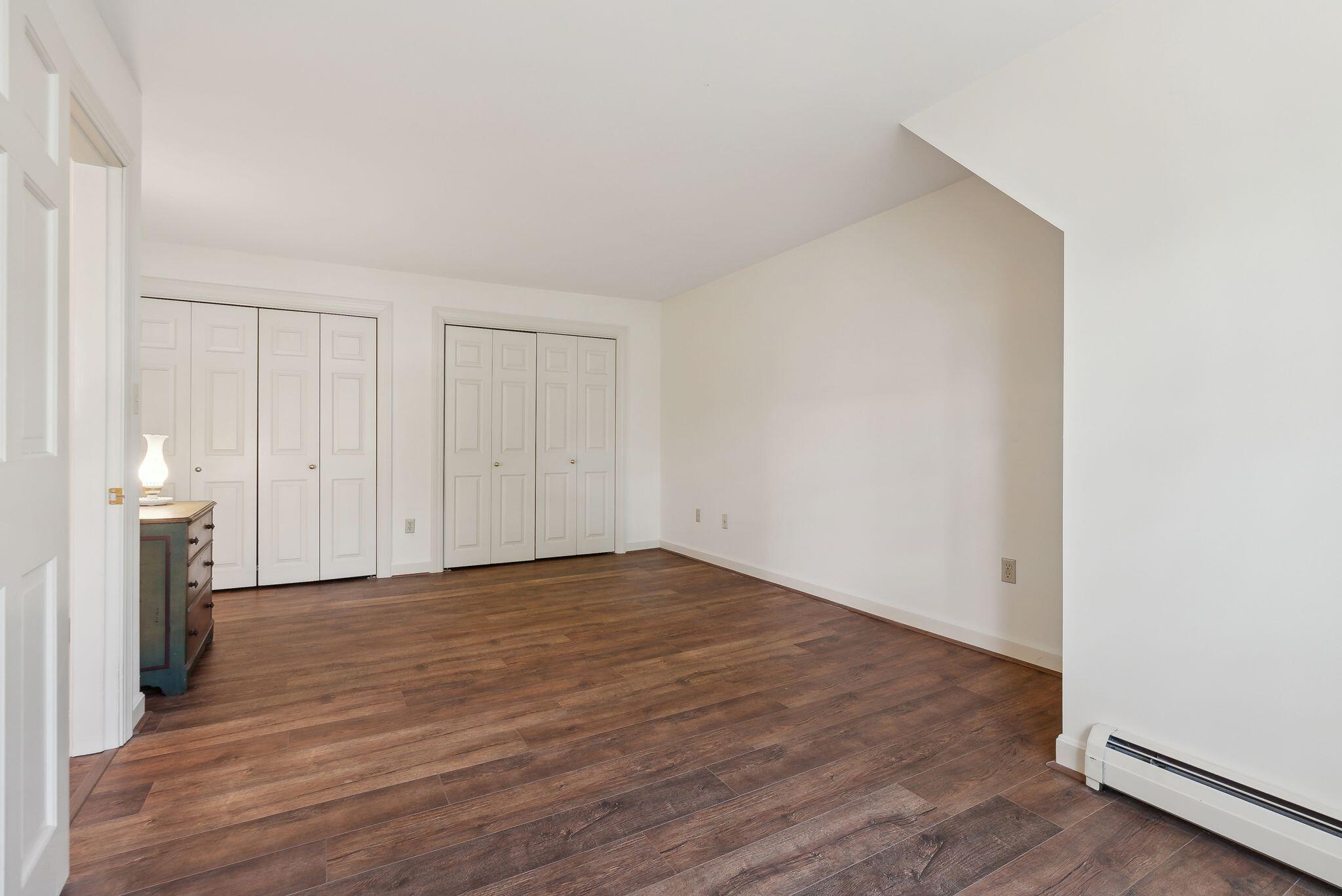 18 Coachlight Lane, 18