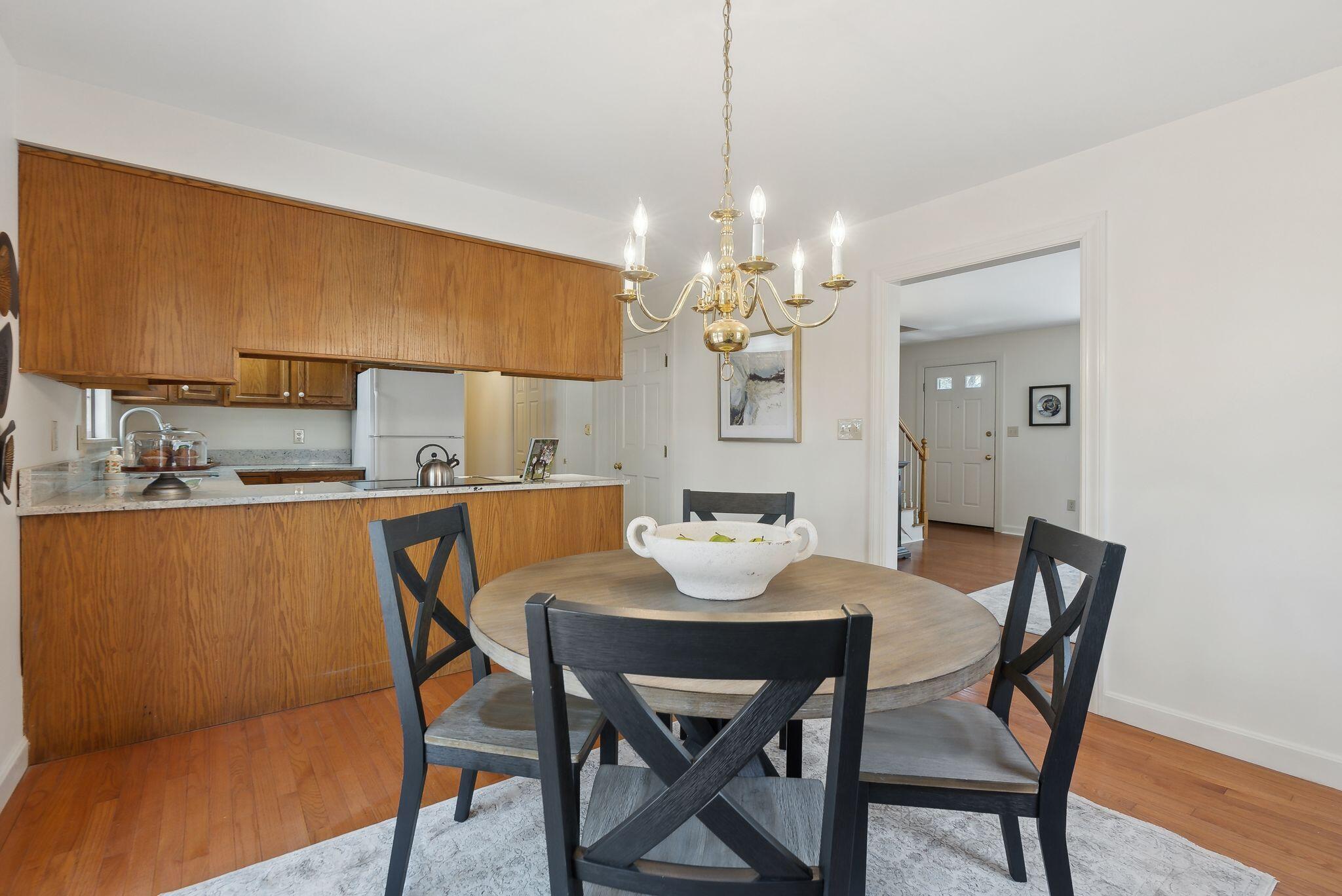 18 Coachlight Lane, 18