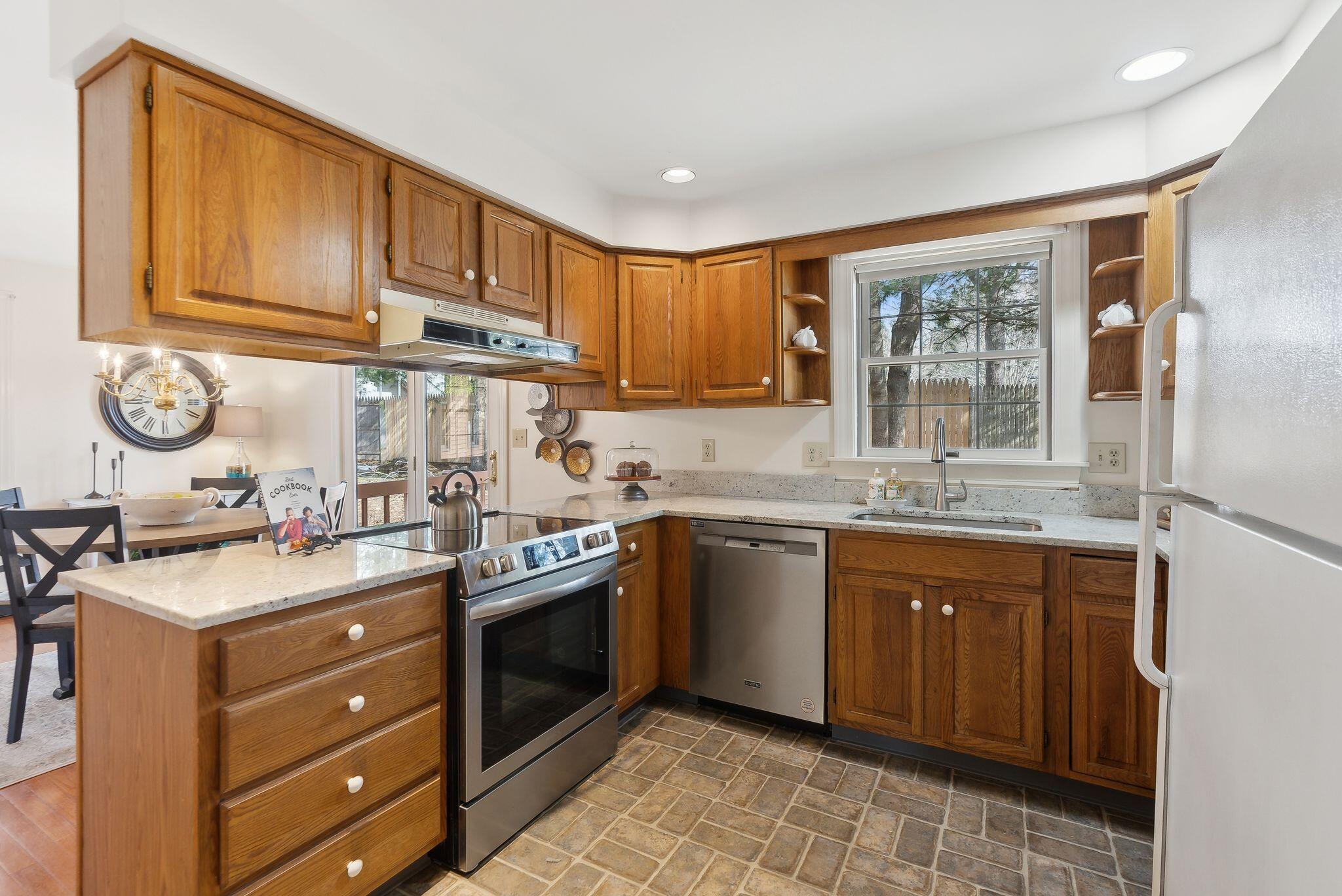 18 Coachlight Lane, 18