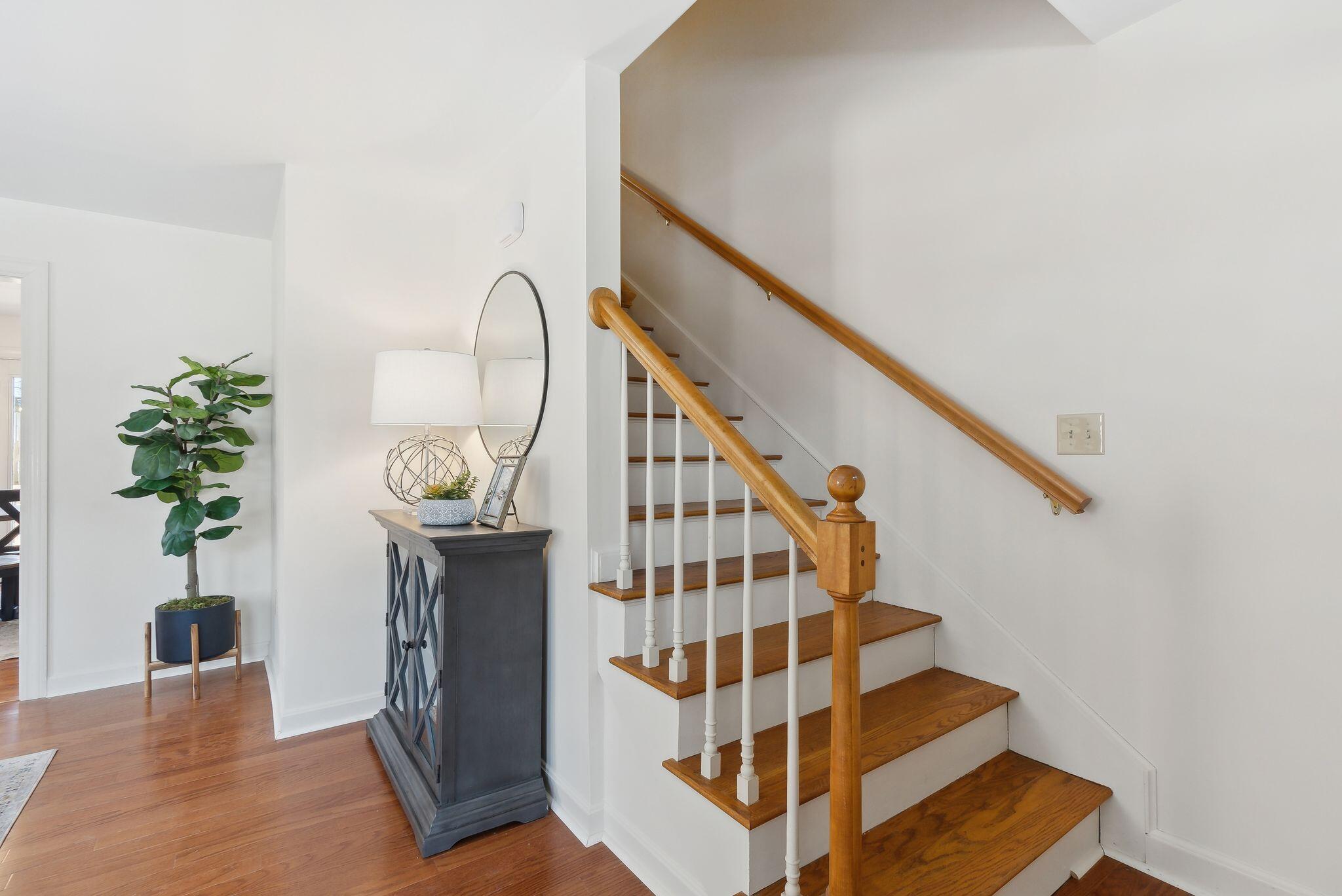 18 Coachlight Lane, 18
