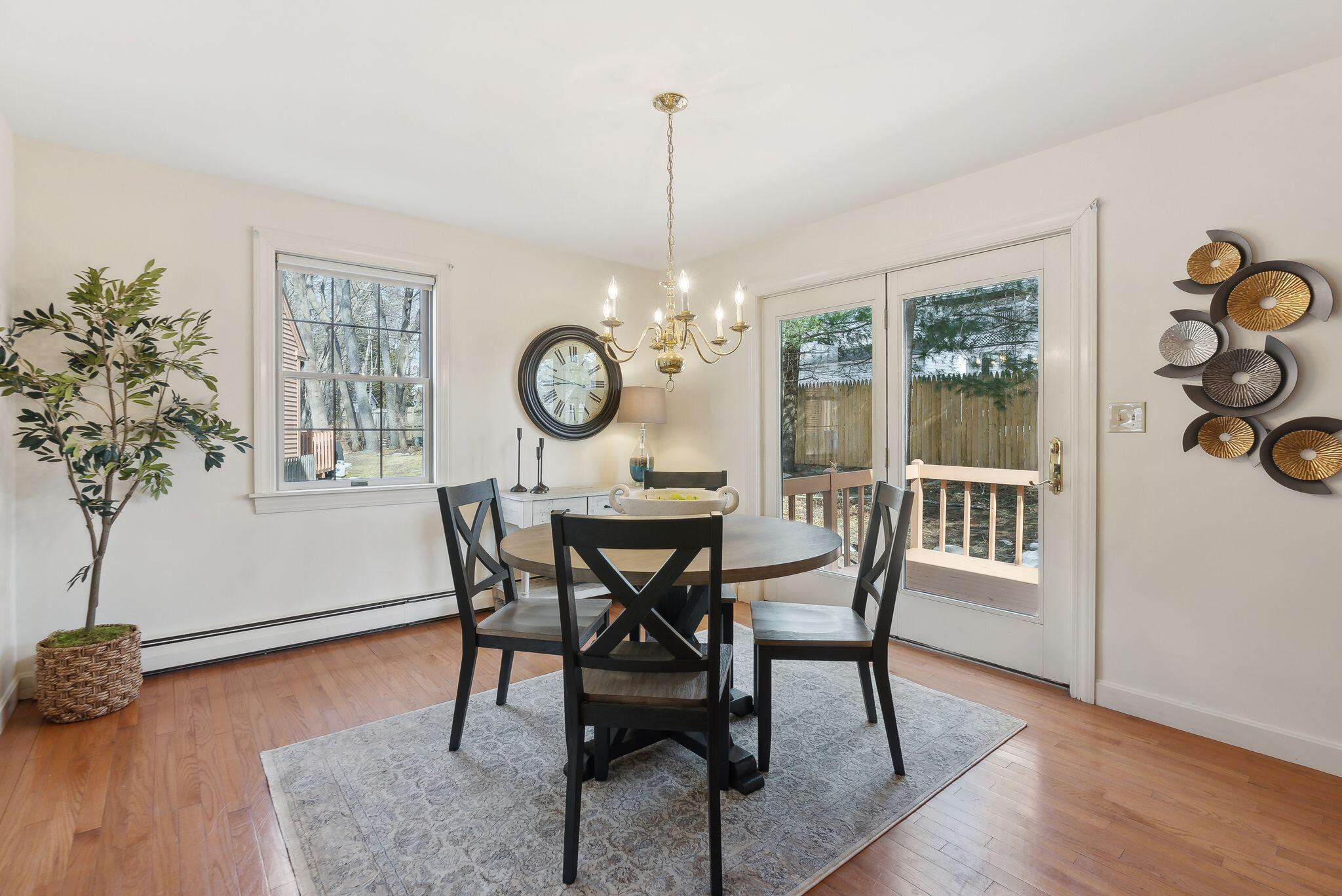18 Coachlight Lane, 18