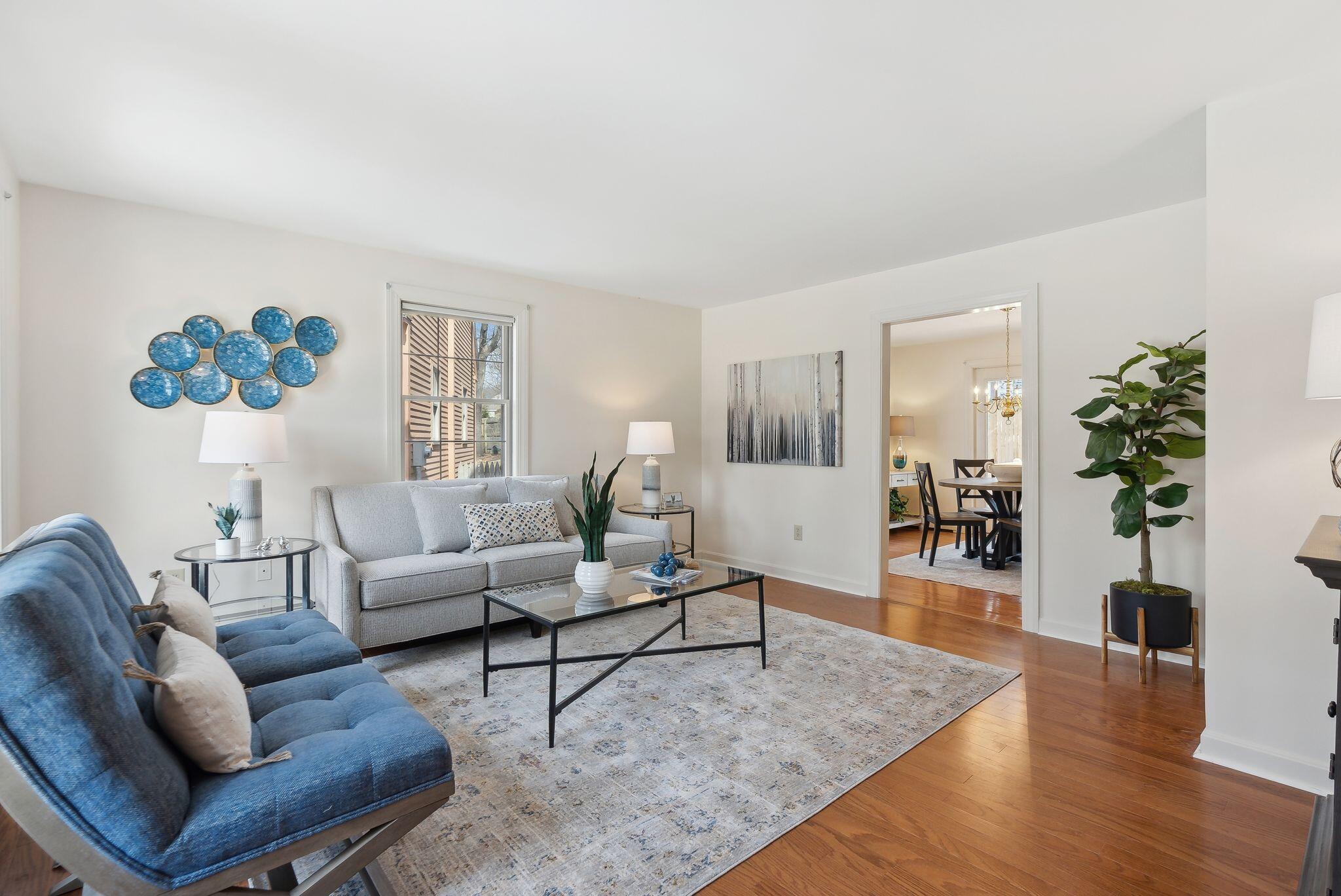 18 Coachlight Lane, 18