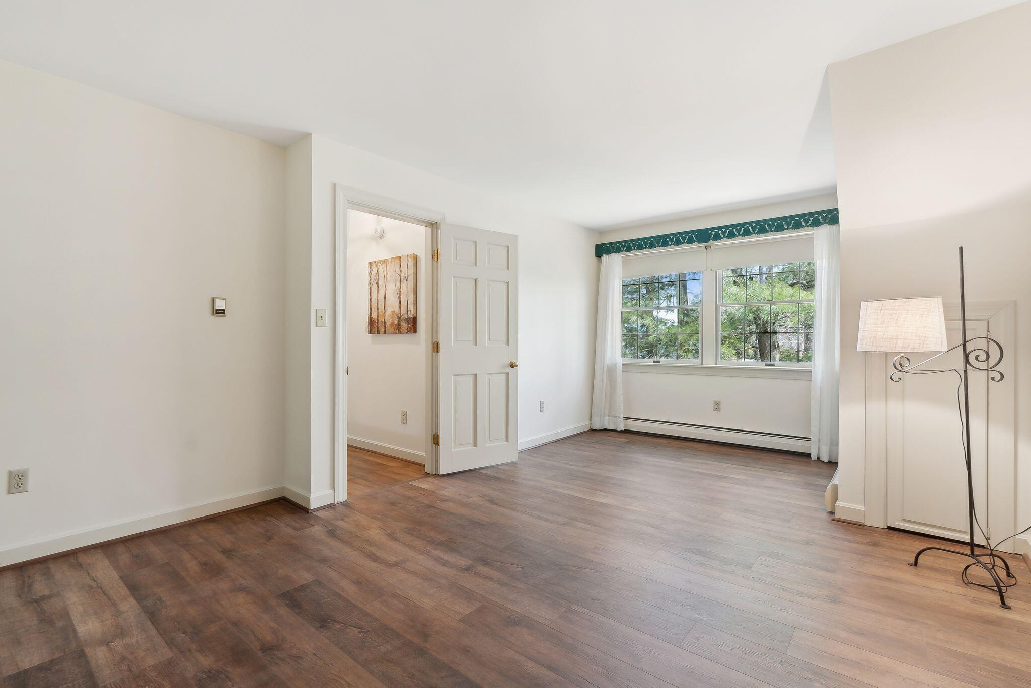 18 Coachlight Lane, 18
