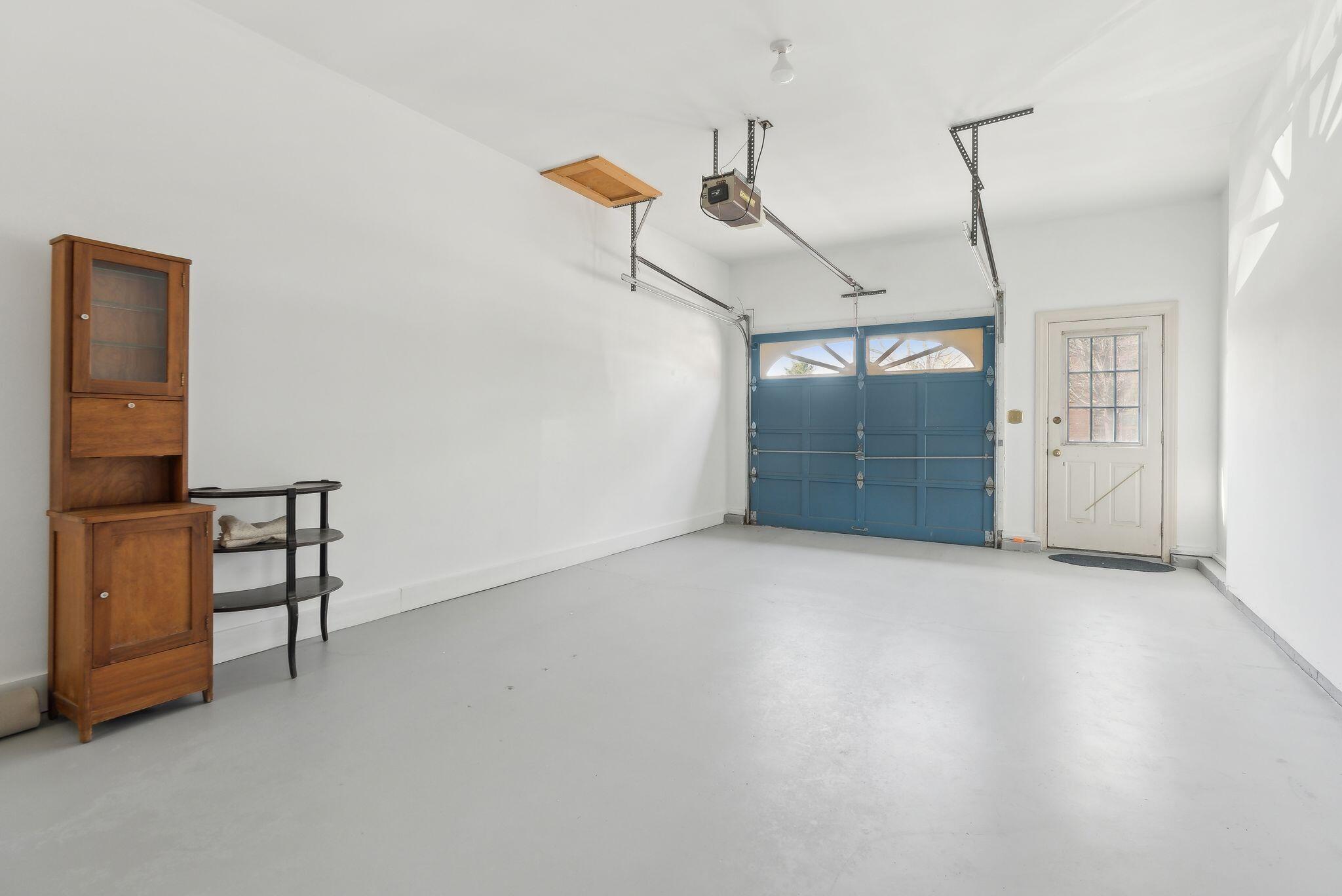 18 Coachlight Lane, 18