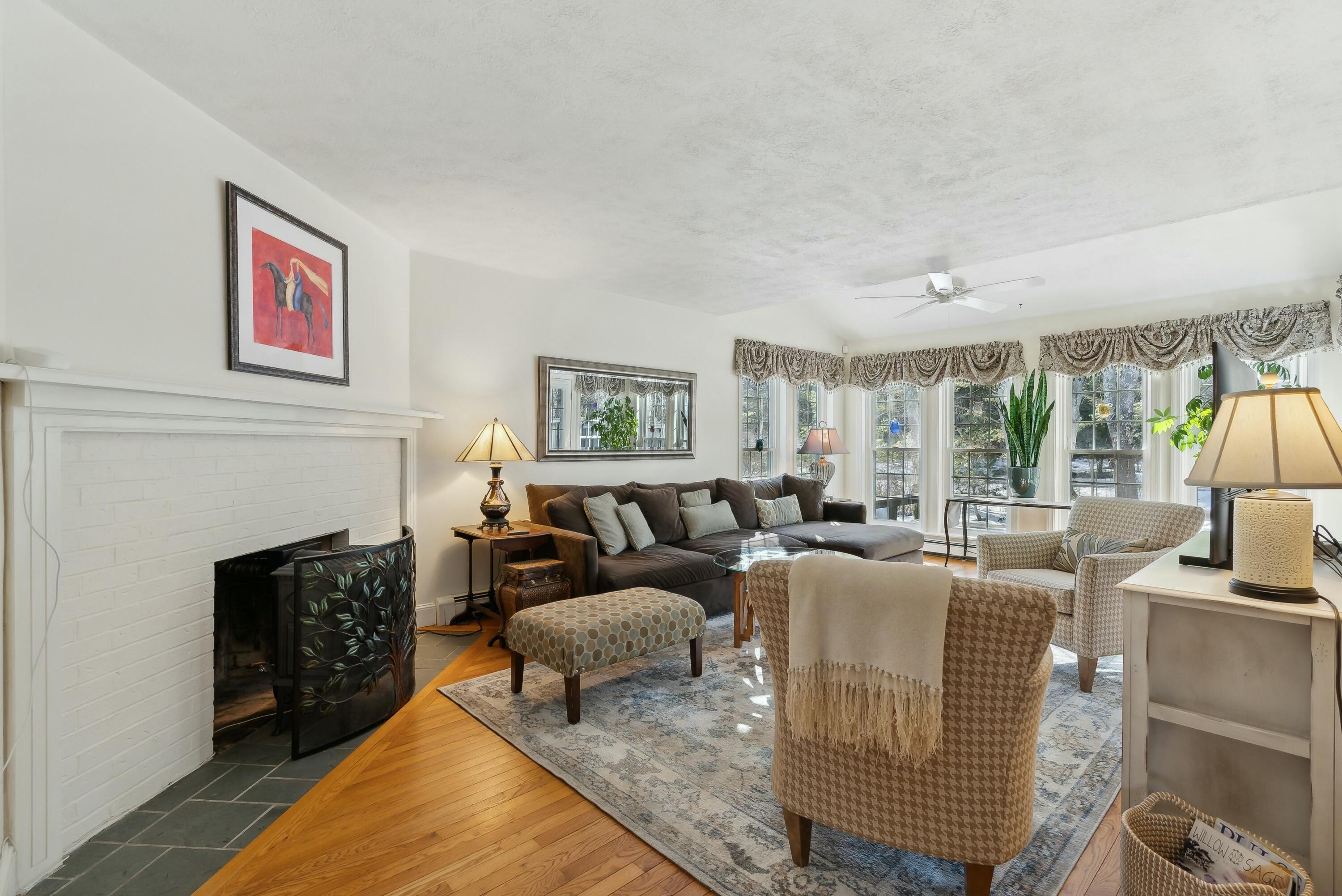 2 Lupine Court, 2