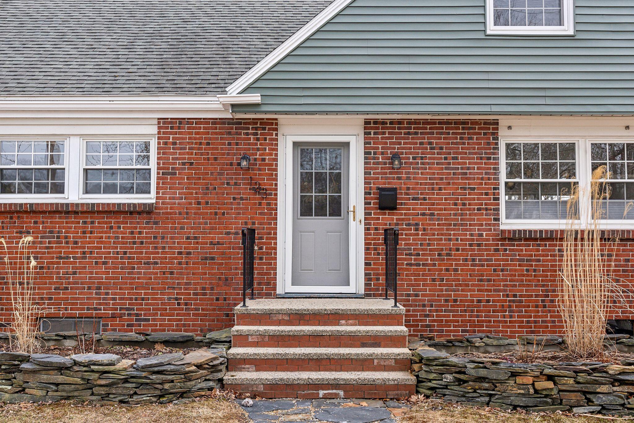123 Wayside Road