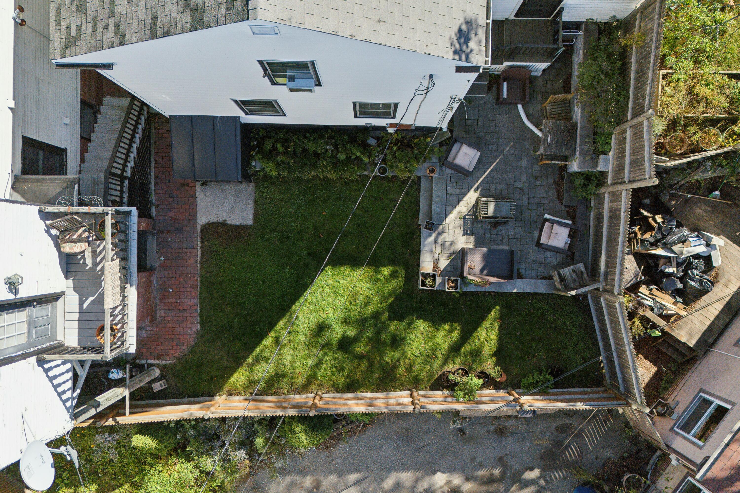 21 Pine Street, 2