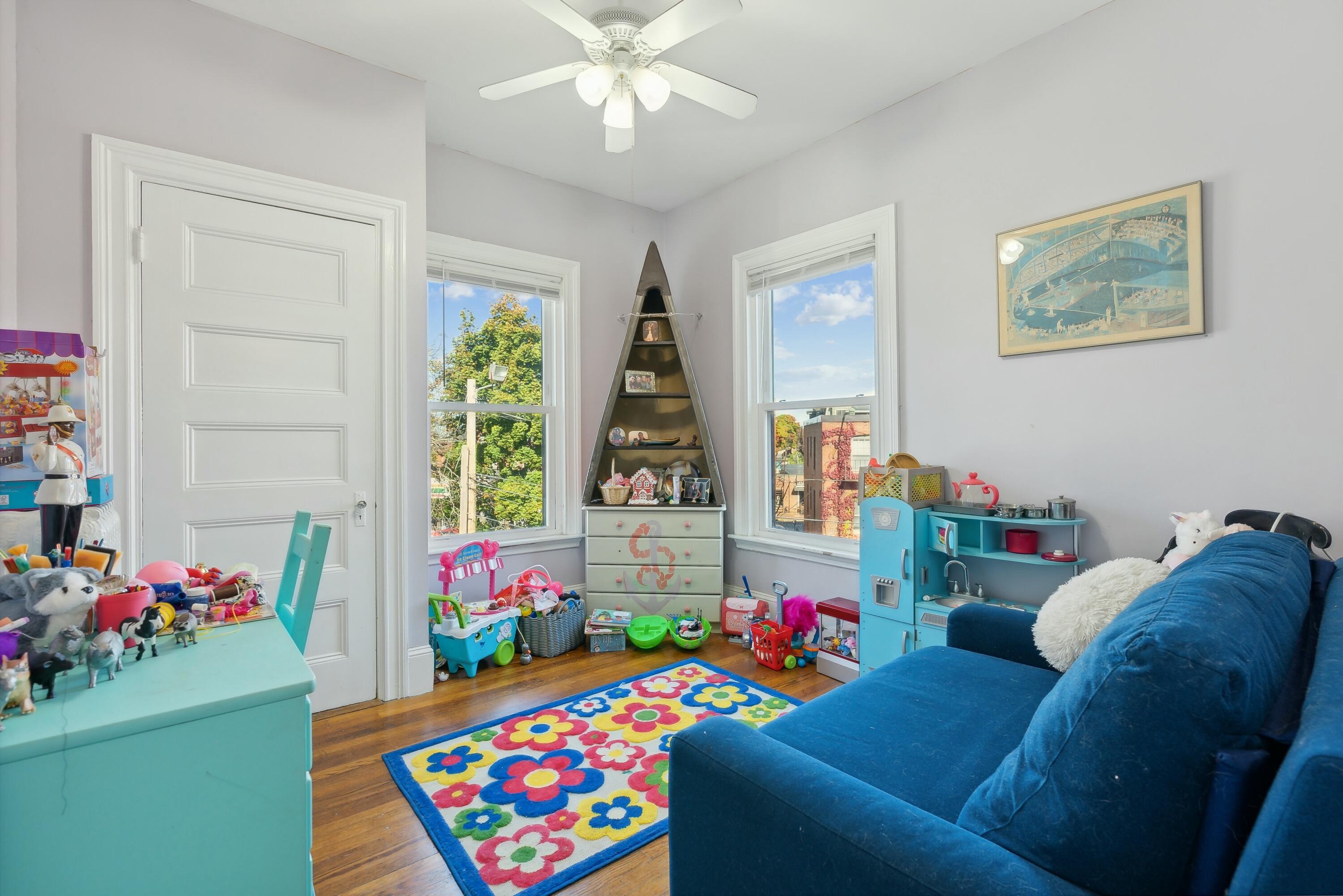 21 Pine Street, 2