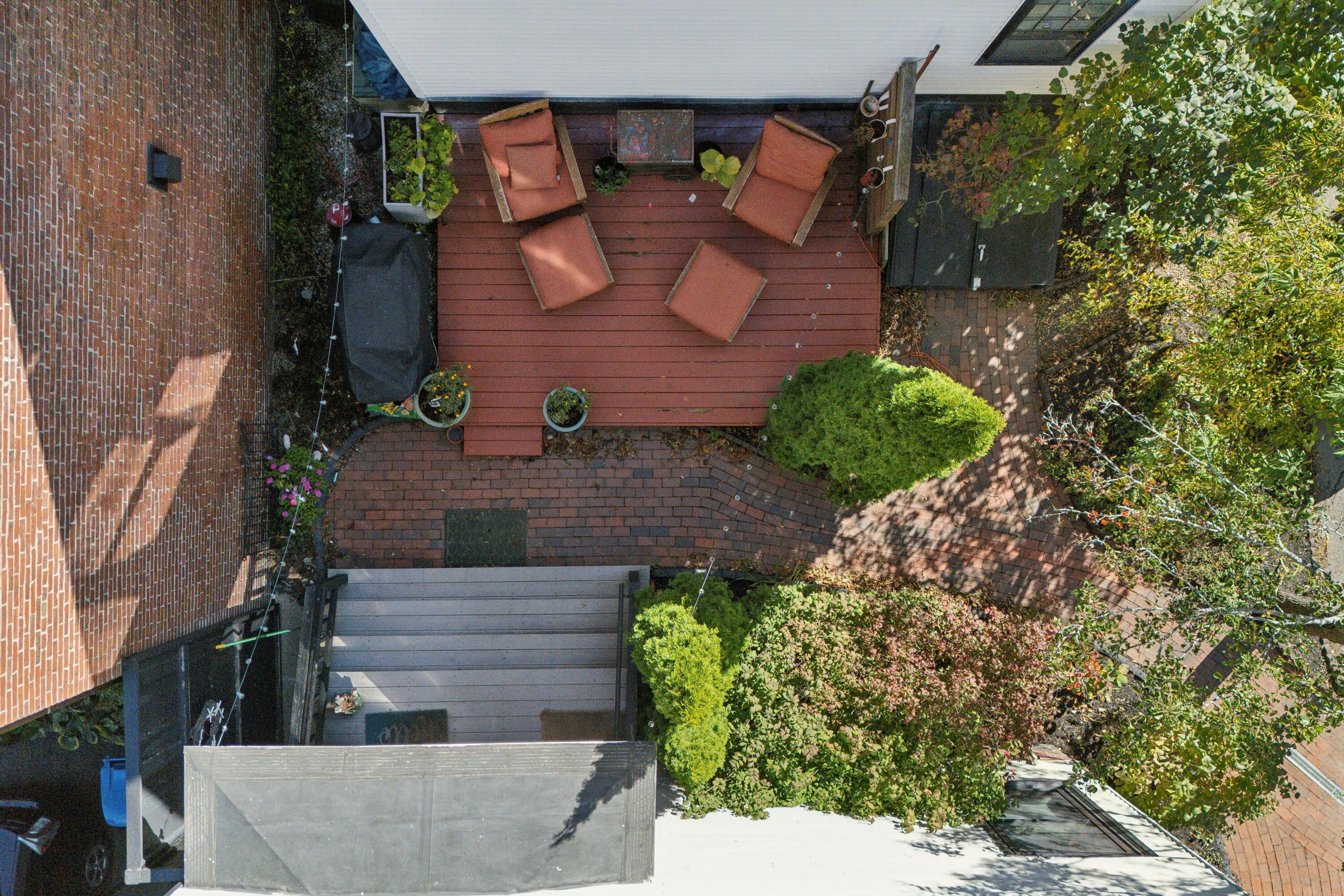 21 Pine Street, 2