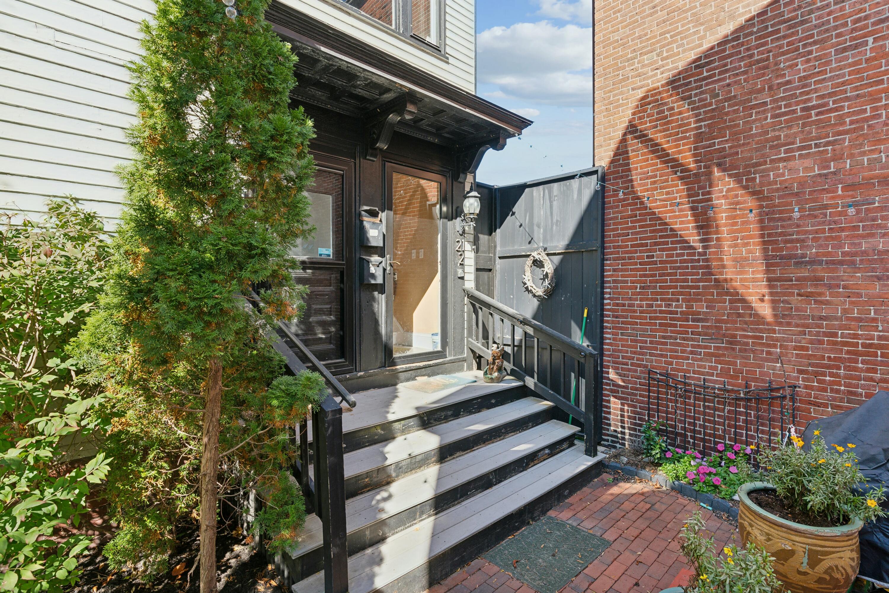 21 Pine Street, 2