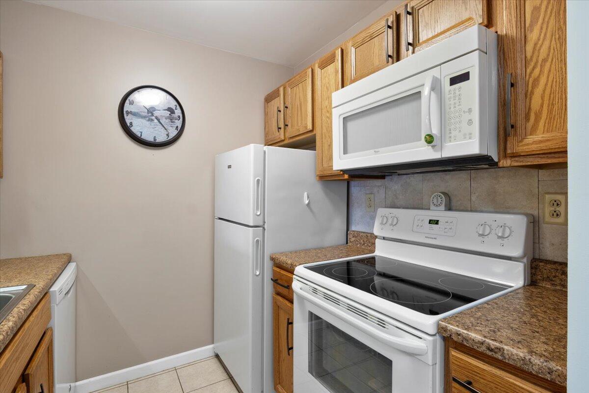 148 Breakwater Drive, 214